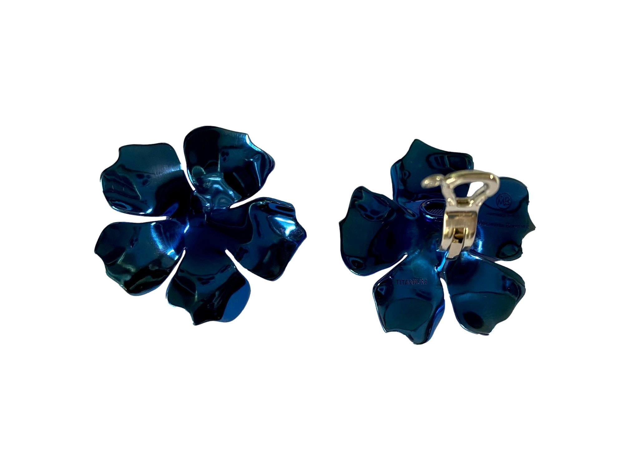 Happy Sakura-Ohrringe aus blauem Titan und Silber 18 Karat Weißgold im Angebot 2