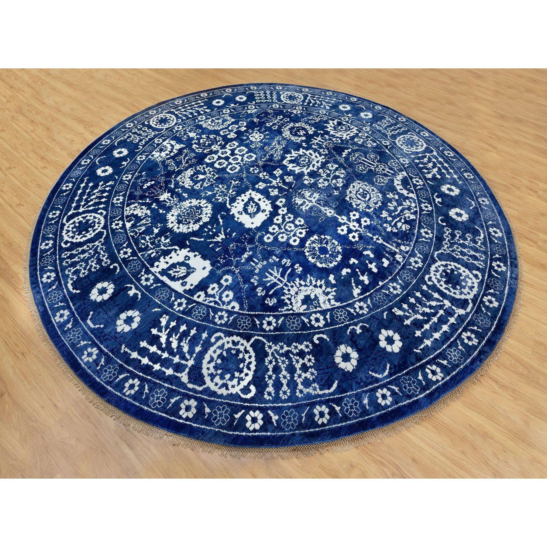 Handgeknüpfter runder orientalischer Teppich aus Wolle und Seide in Blau auf Täbris in Blau 14' x 14' (Indisch) im Angebot
