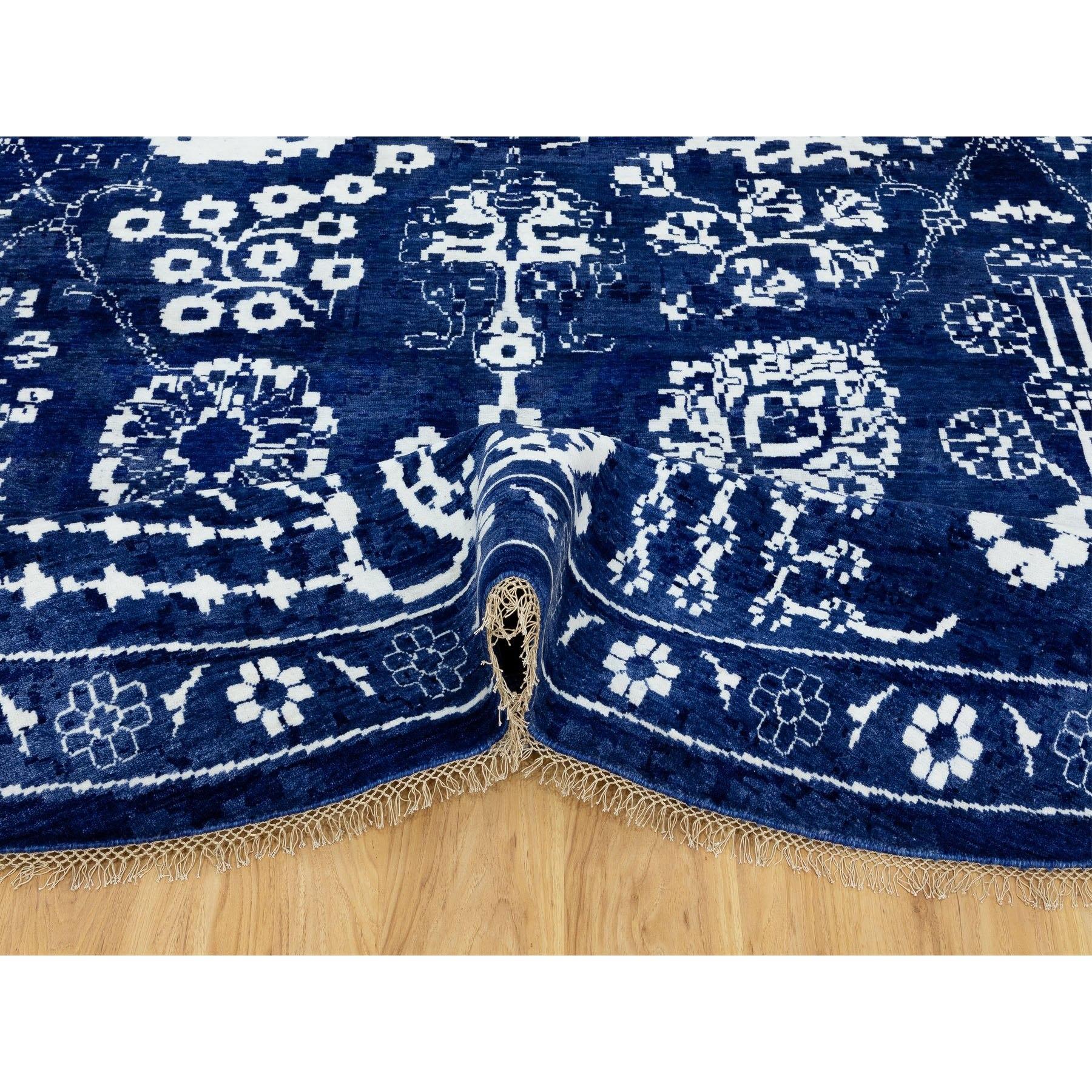 Handgeknüpfter runder orientalischer Teppich aus Wolle und Seide in Blau auf Täbris in Blau 14' x 14' (21. Jahrhundert und zeitgenössisch) im Angebot