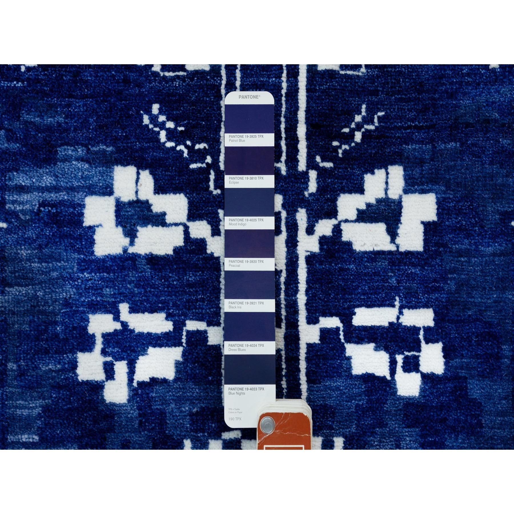 Handgeknüpfter runder orientalischer Teppich aus Wolle und Seide in Blau auf Täbris in Blau 14' x 14' im Angebot 2