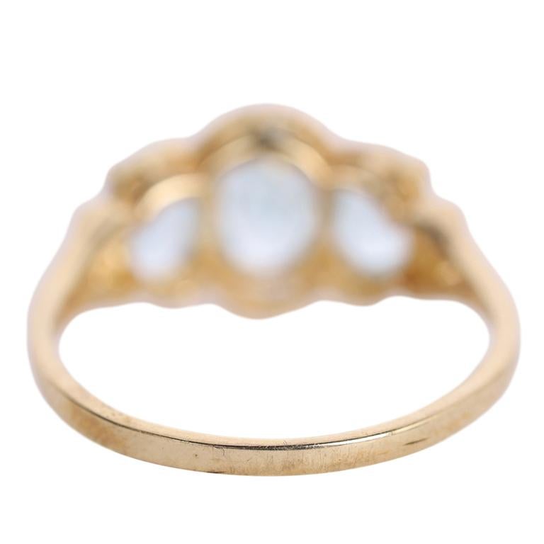 Drei ovaler Stein Blauer Topas Gelbgold Ring Größe 6,75  Damen im Angebot