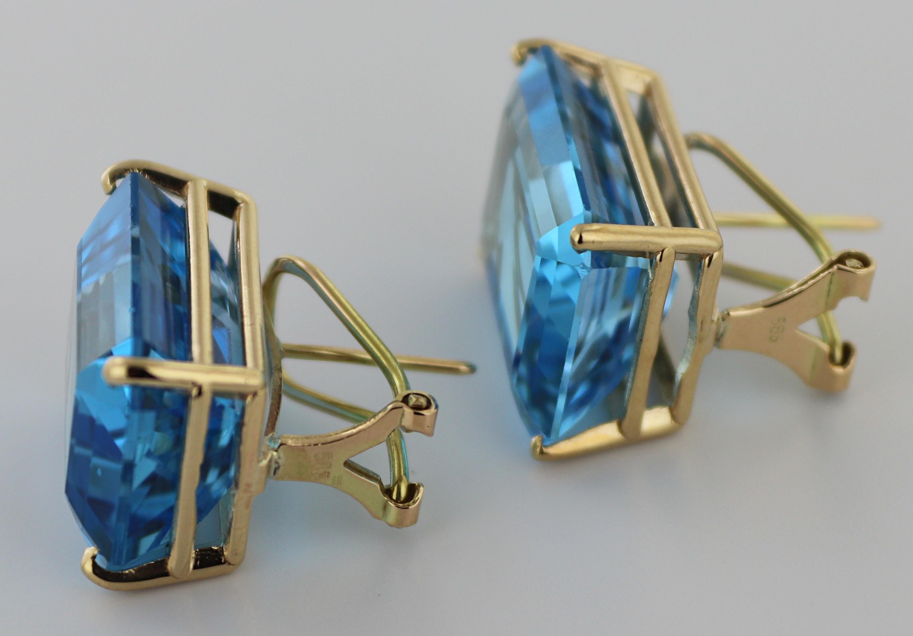 Blue Topaz, 14K Yellow Gold Ring and Earrings Suite For Sale 6