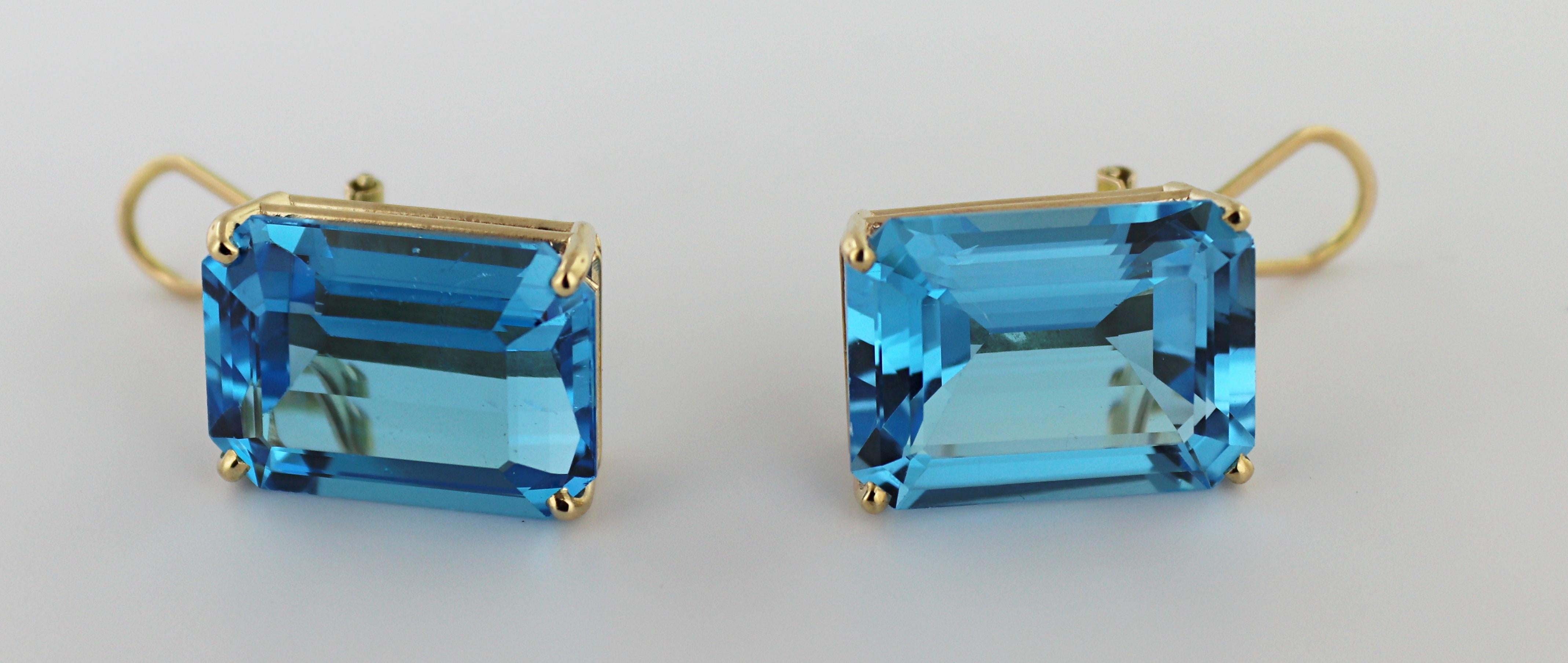 Blue Topaz, 14K Yellow Gold Ring and Earrings Suite For Sale 7