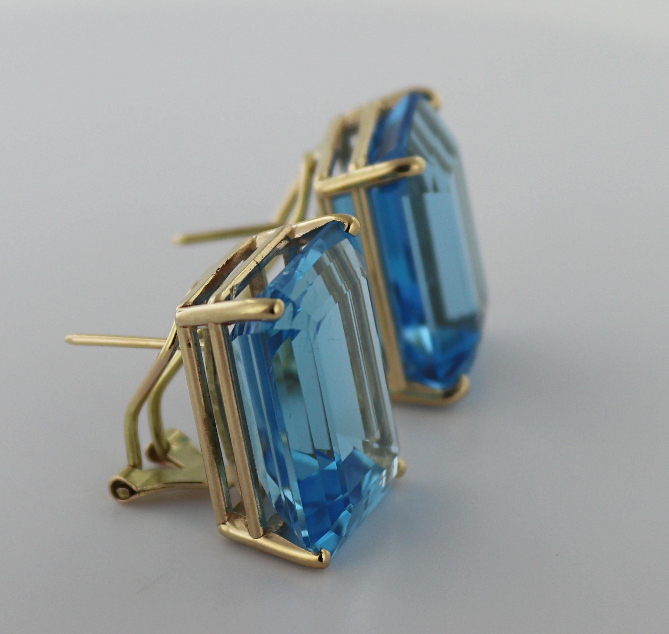 Blue Topaz, 14K Yellow Gold Ring and Earrings Suite For Sale 1
