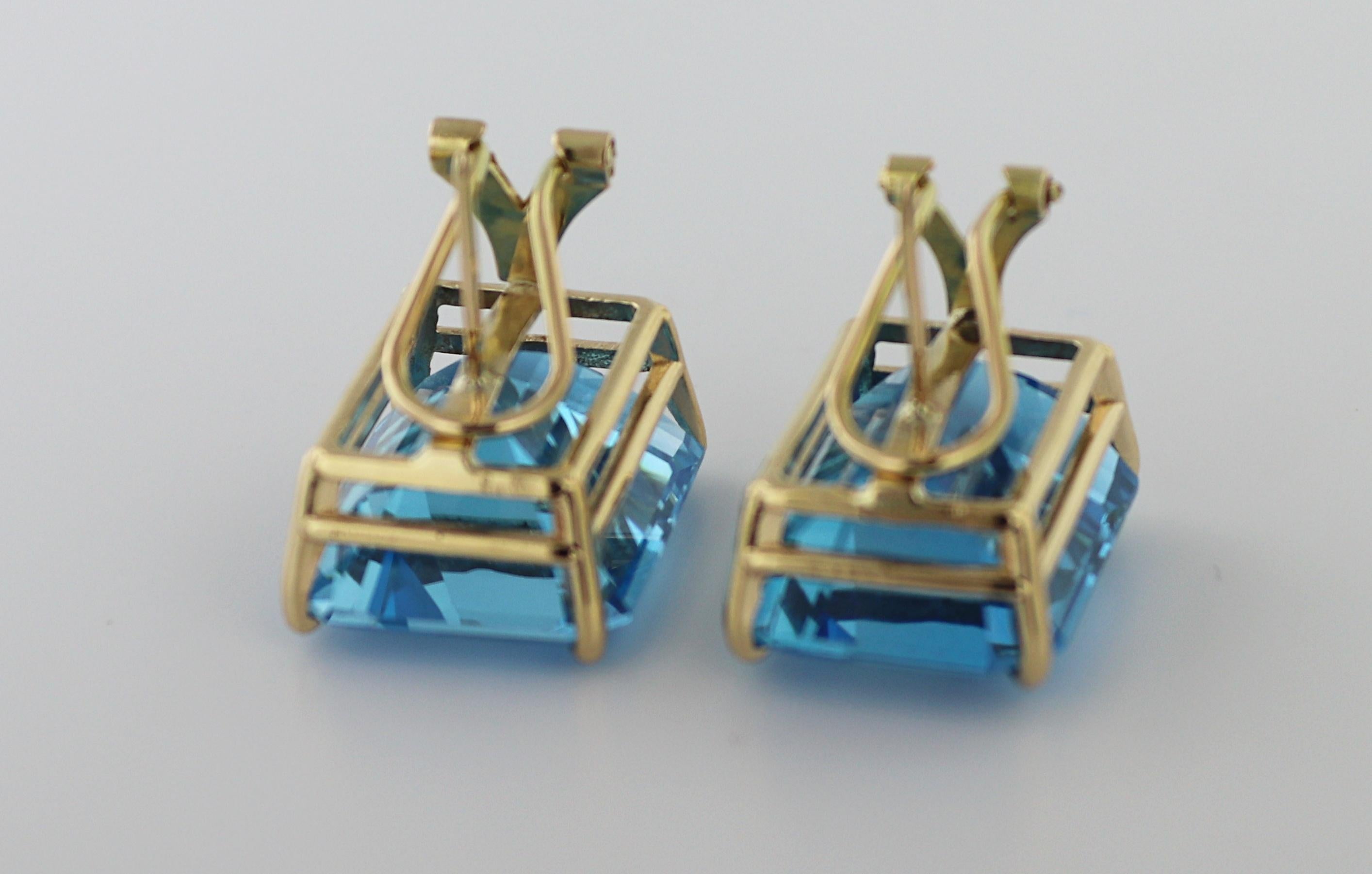 Blue Topaz, 14K Yellow Gold Ring and Earrings Suite For Sale 3