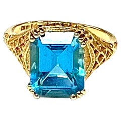 Bague en or jaune 14 carats avec topaze bleue