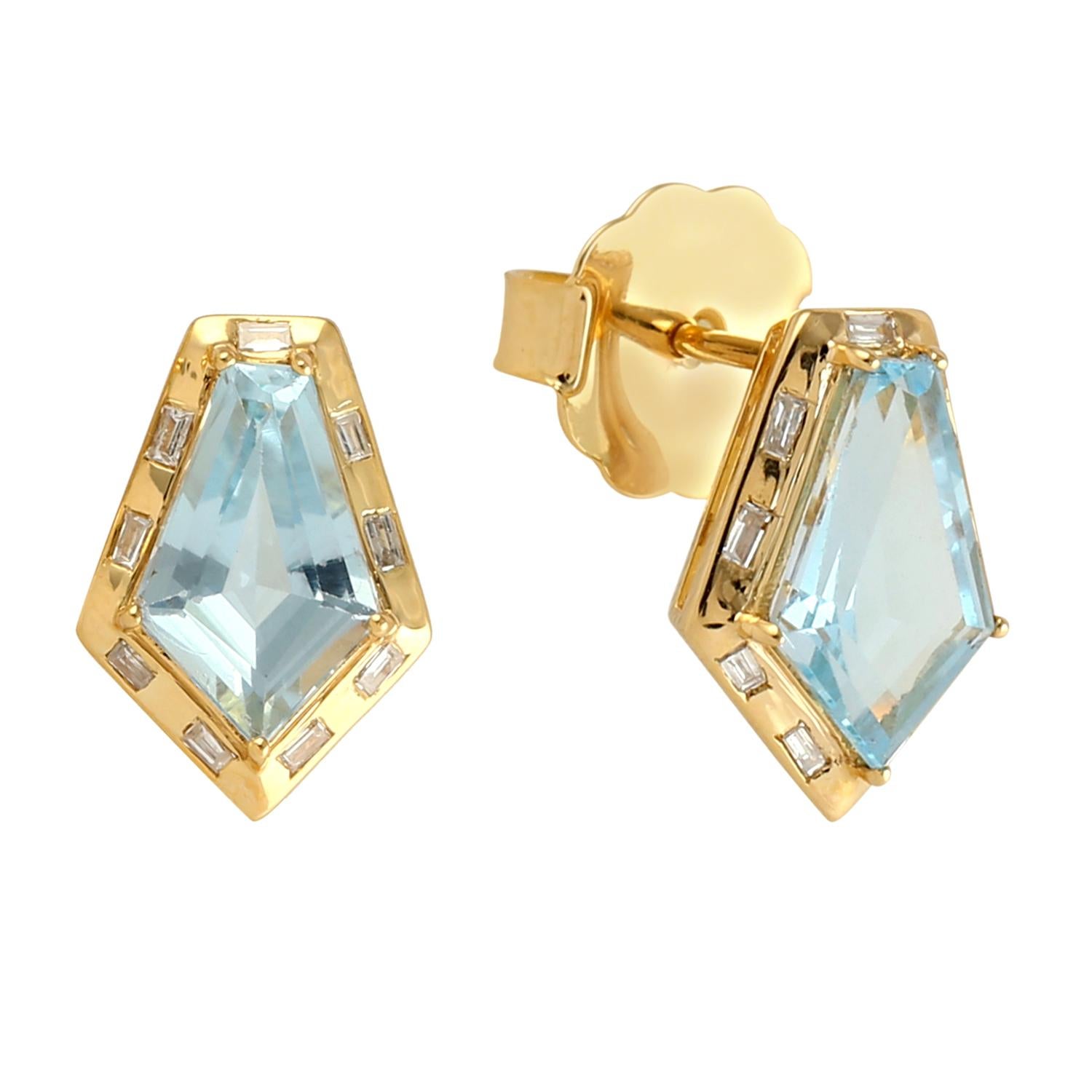 Mixed Cut Blue Topaz 18 Karat Gold Diamond Pendant Necklace For Sale
