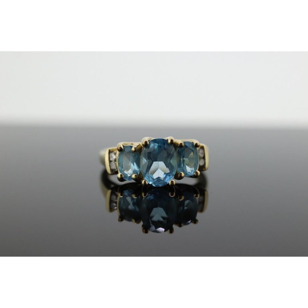 Vintage from the 1980s
Size: 7 US
Materials: Stone
Gemstone: Topaz
Gem color: Blue

Band color: Yellow

About this item

Beautiful Oval cut Blue Topaz ring. Topaz are lab created. Made in a 3 stone past present future style. Tiny diamond melees on