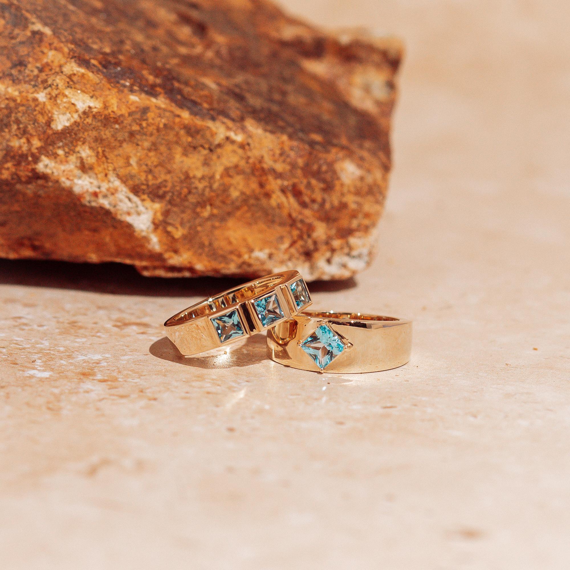 Blauer Topas 3-Stein-Ring im Zustand „Neu“ im Angebot in Woodland Hills, CA