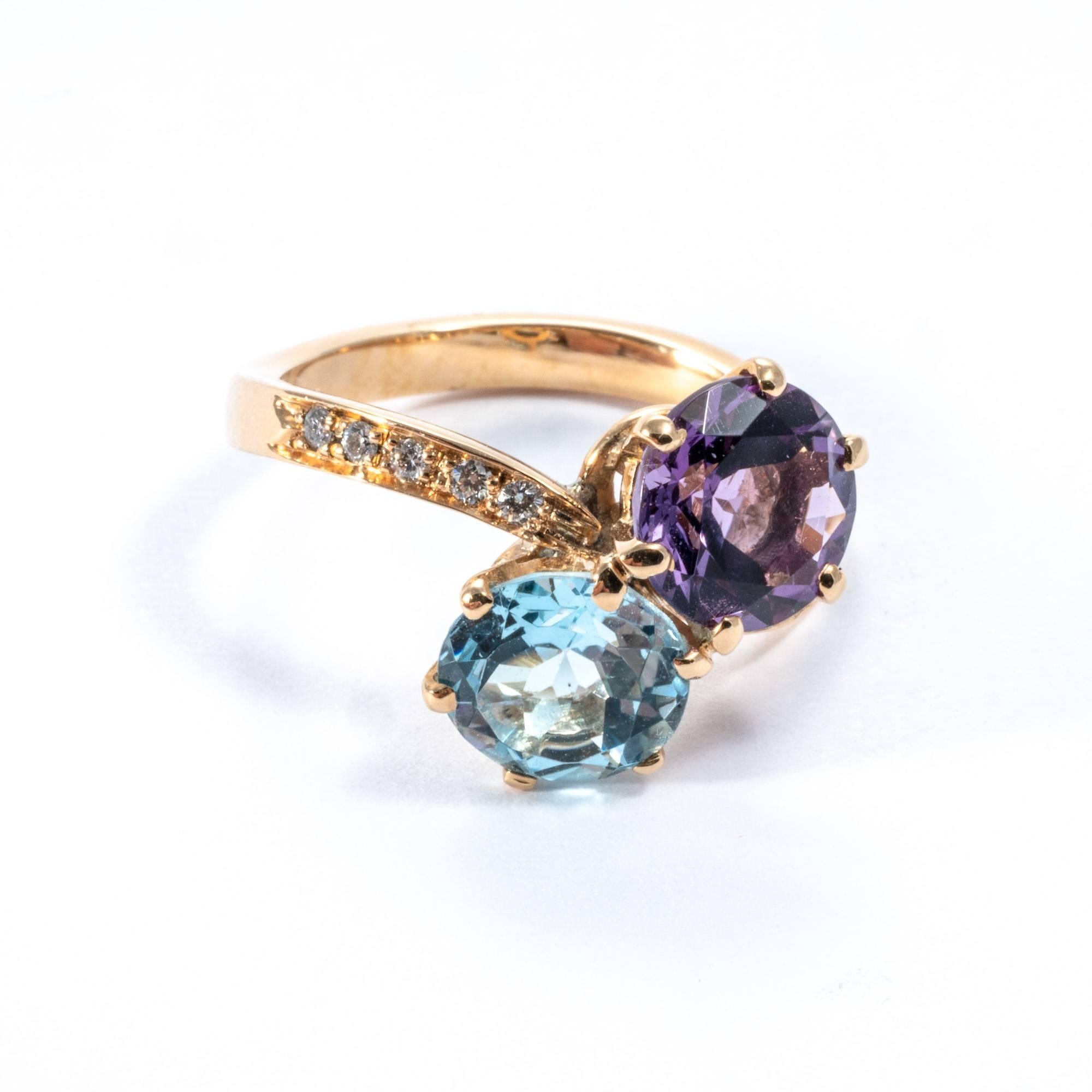 Blue Topaz Amethyst Diamond 21K Yellow Gold Contrarié Ring Band In Excellent Condition For Sale In Roma, IT