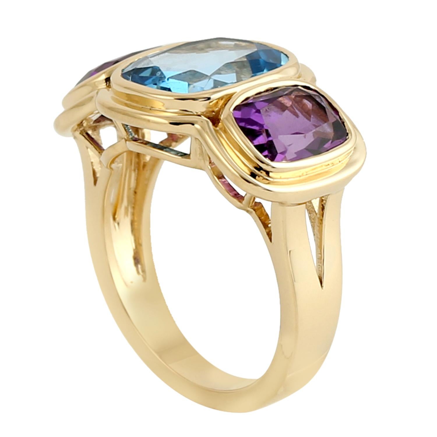Taille mixte Bague cocktail en or jaune 18k avec topaze bleue et améthyste en vente