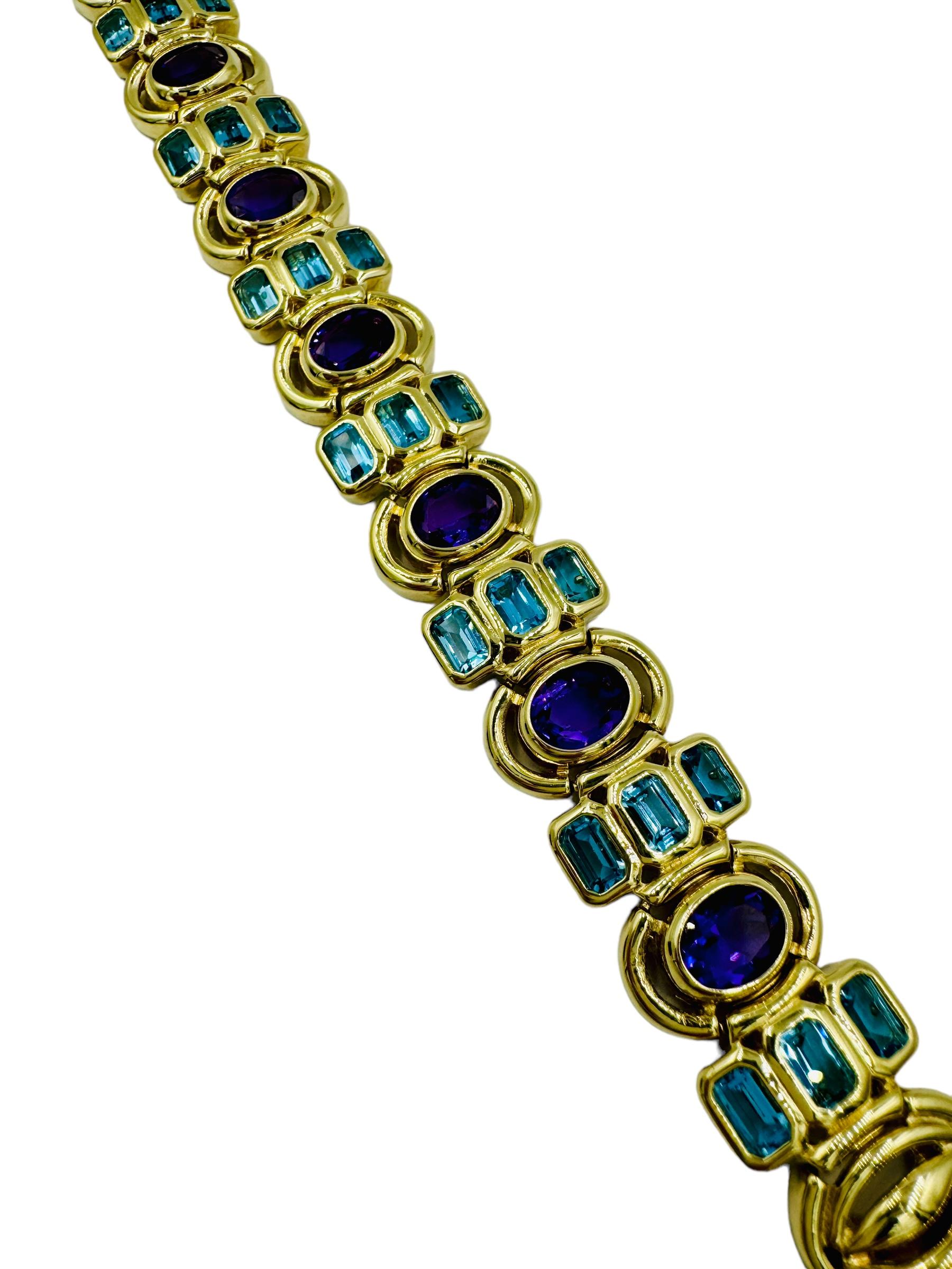 Armband aus Gelbgold mit blauem Topas und Amethyst, circa 1990er Jahre.

Das Blautopas-Amethyst-Gelbgoldarmband ist ein atemberaubendes Schmuckstück, das Eleganz und Raffinesse ausstrahlt. Dieses mit Sorgfalt und Präzision gefertigte Armband