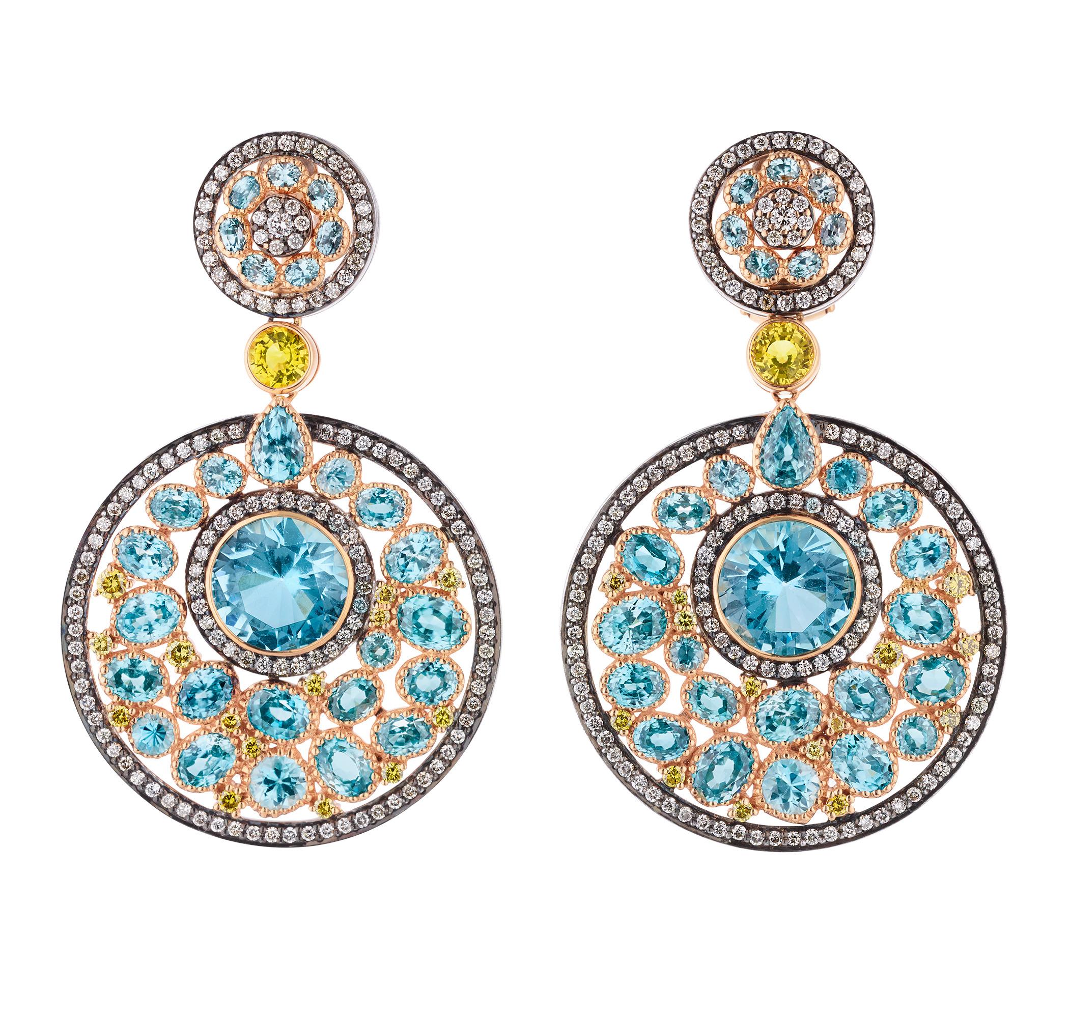 Moderno Orecchini con topazio blu e zircone blu, 35,75 carati in vendita