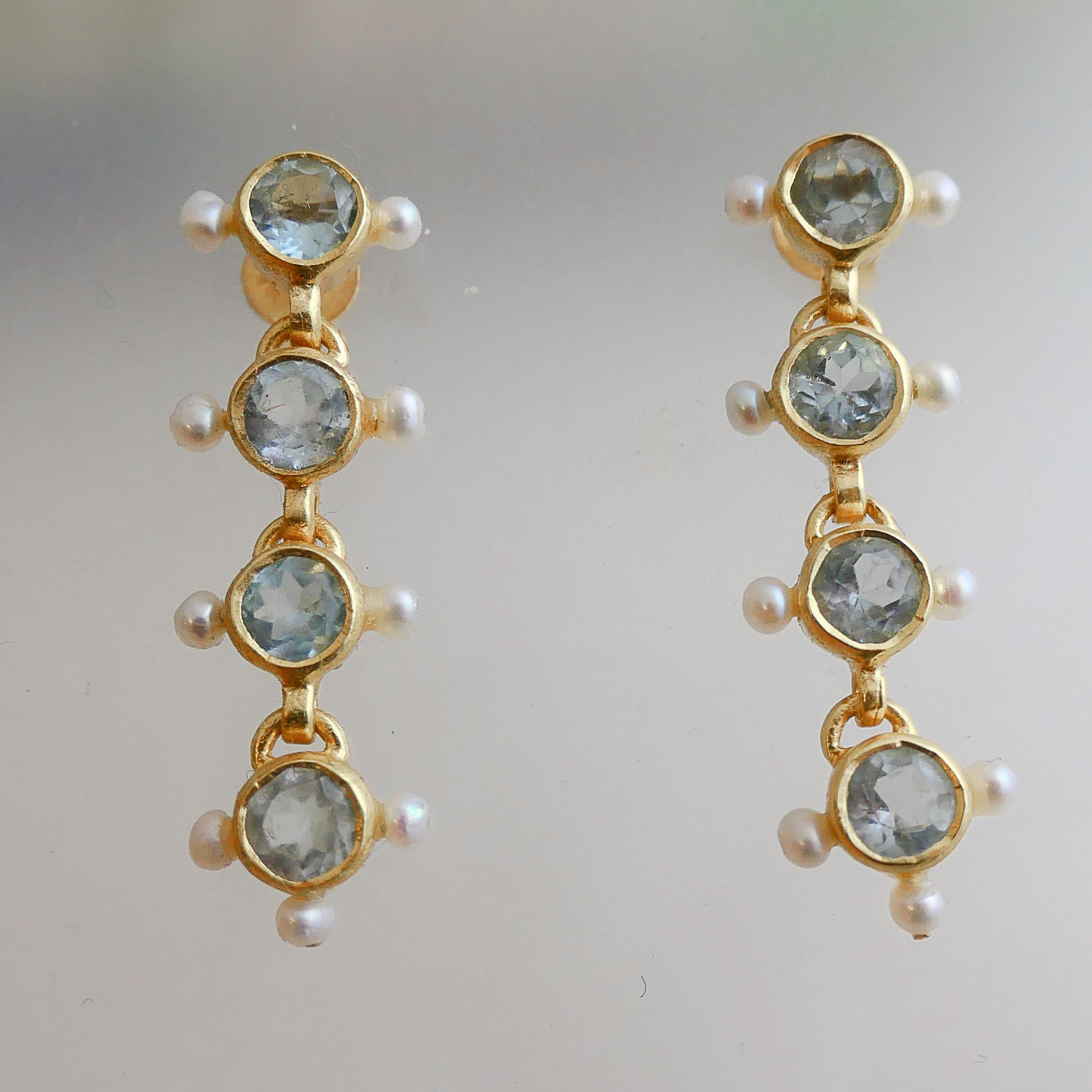 5mm blue topaz and small freshwater pearls are set in gold plated sterling silver. The length is 3.5 cm