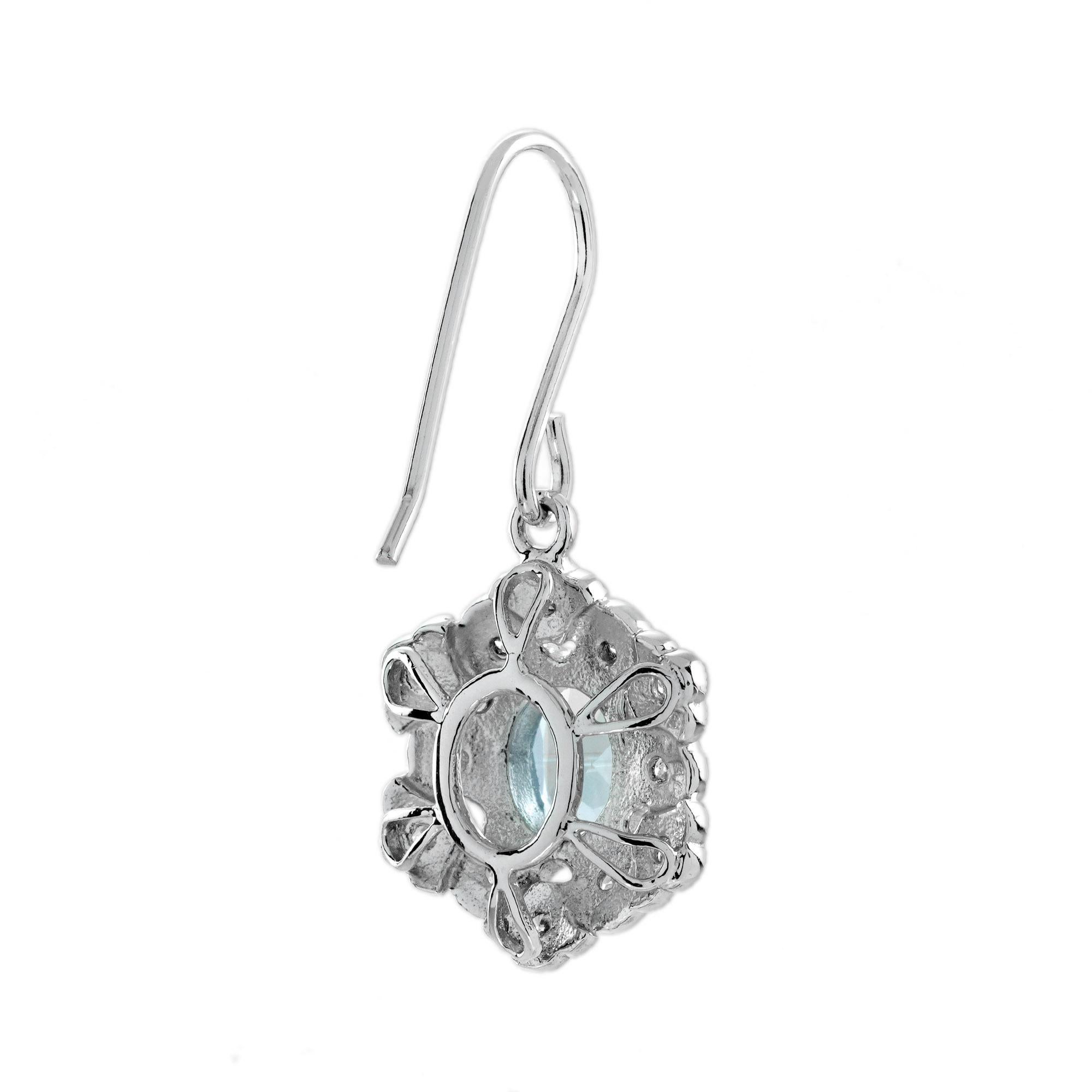 Art déco Boucles d'oreilles pendantes en or blanc 9K avec topaze bleue et diamant de style Art Déco en vente