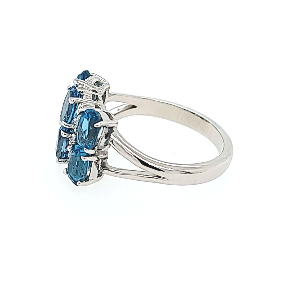 Blue Topaz and Diamond Cluster Ring In Good Condition For Sale In Coral Gables, FL