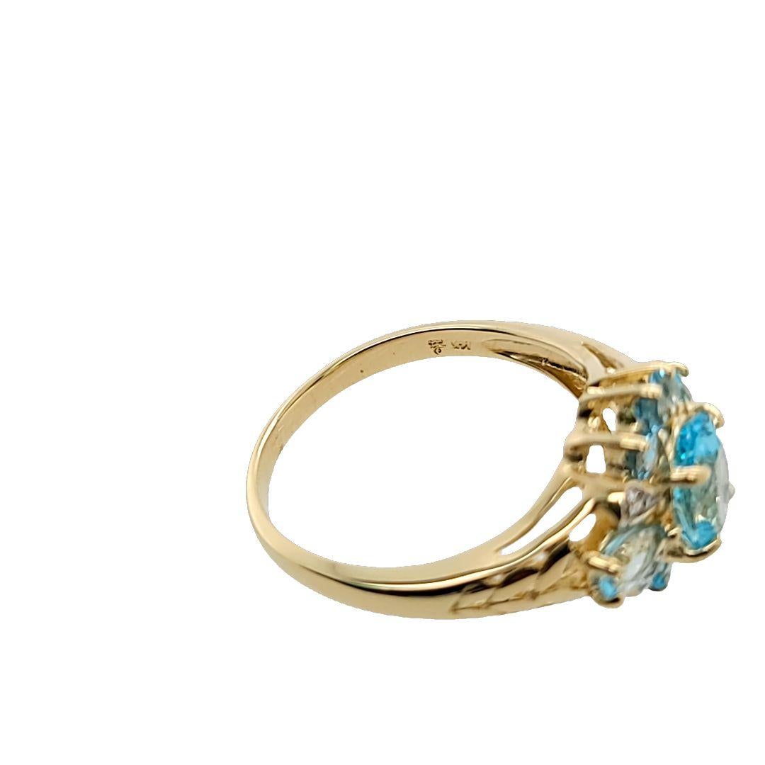 Blauer Topas und Diamant-Cluster-Ring aus Gelbgold Damen im Angebot