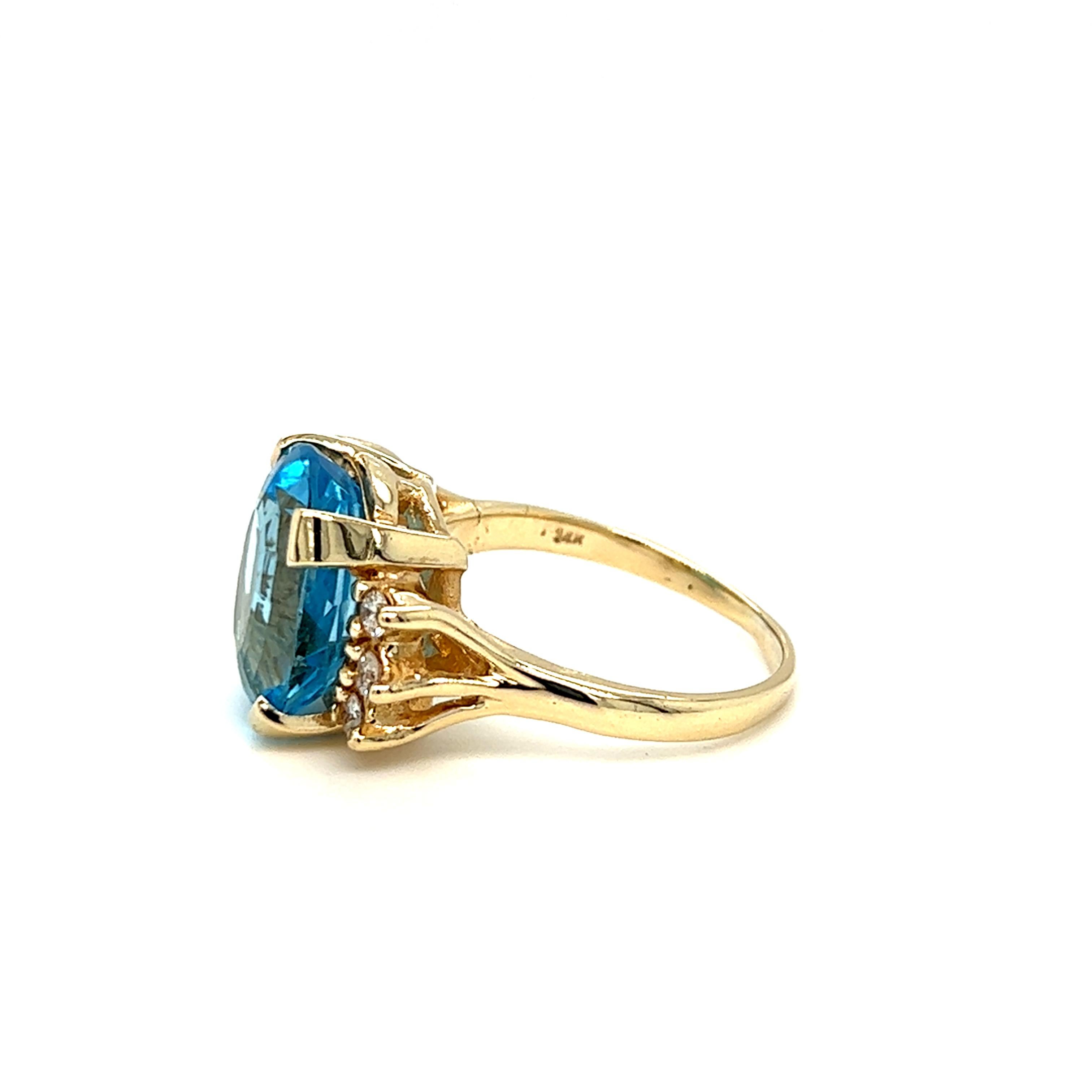 Bague cocktail en or jaune 14 carats avec topaze bleue et diamants Excellent état - En vente à beverly hills, CA