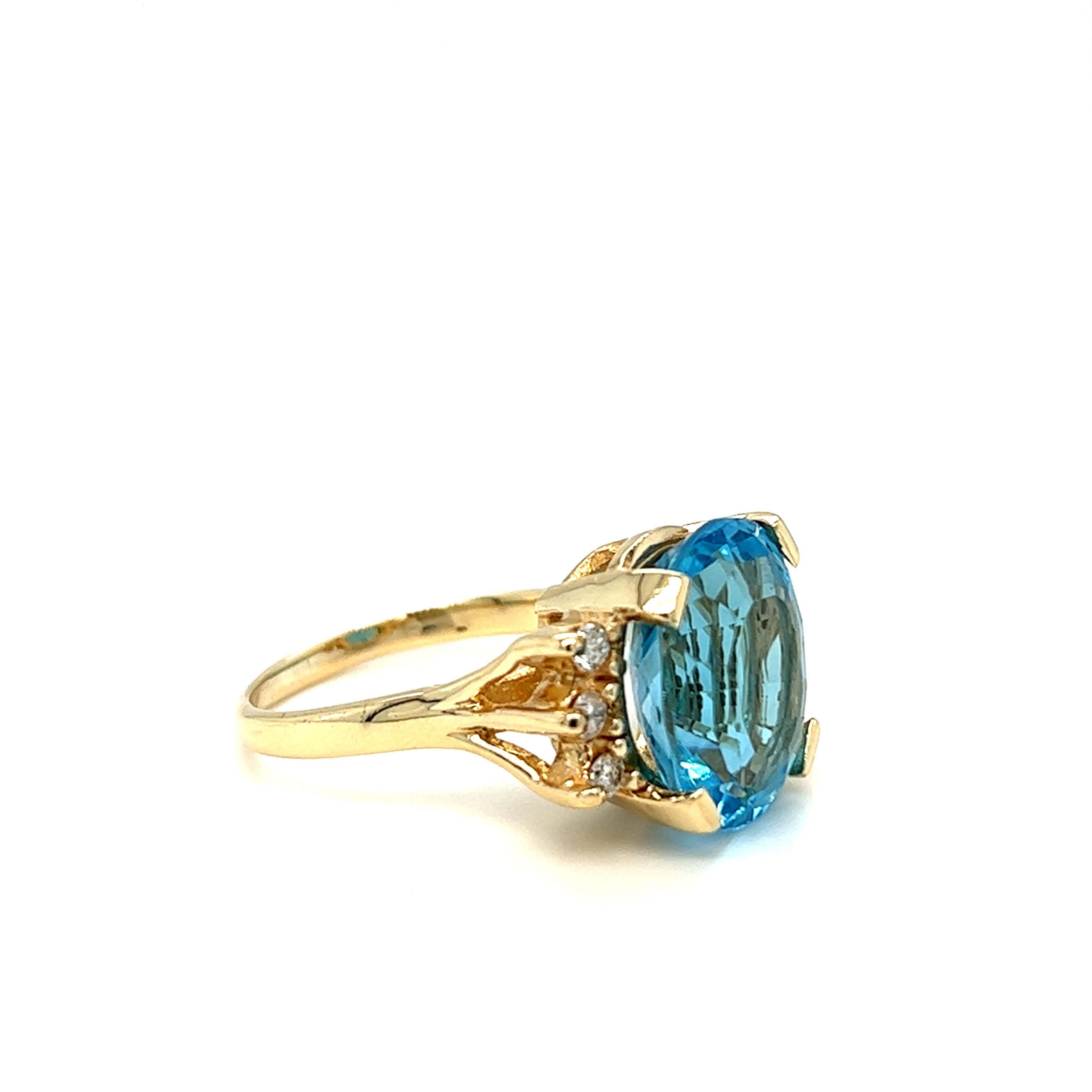 Bague cocktail en or jaune 14 carats avec topaze bleue et diamants en vente 2