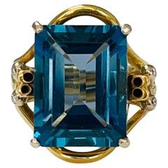 Bague de fiançailles en or jaune avec topaze bleue et diamants