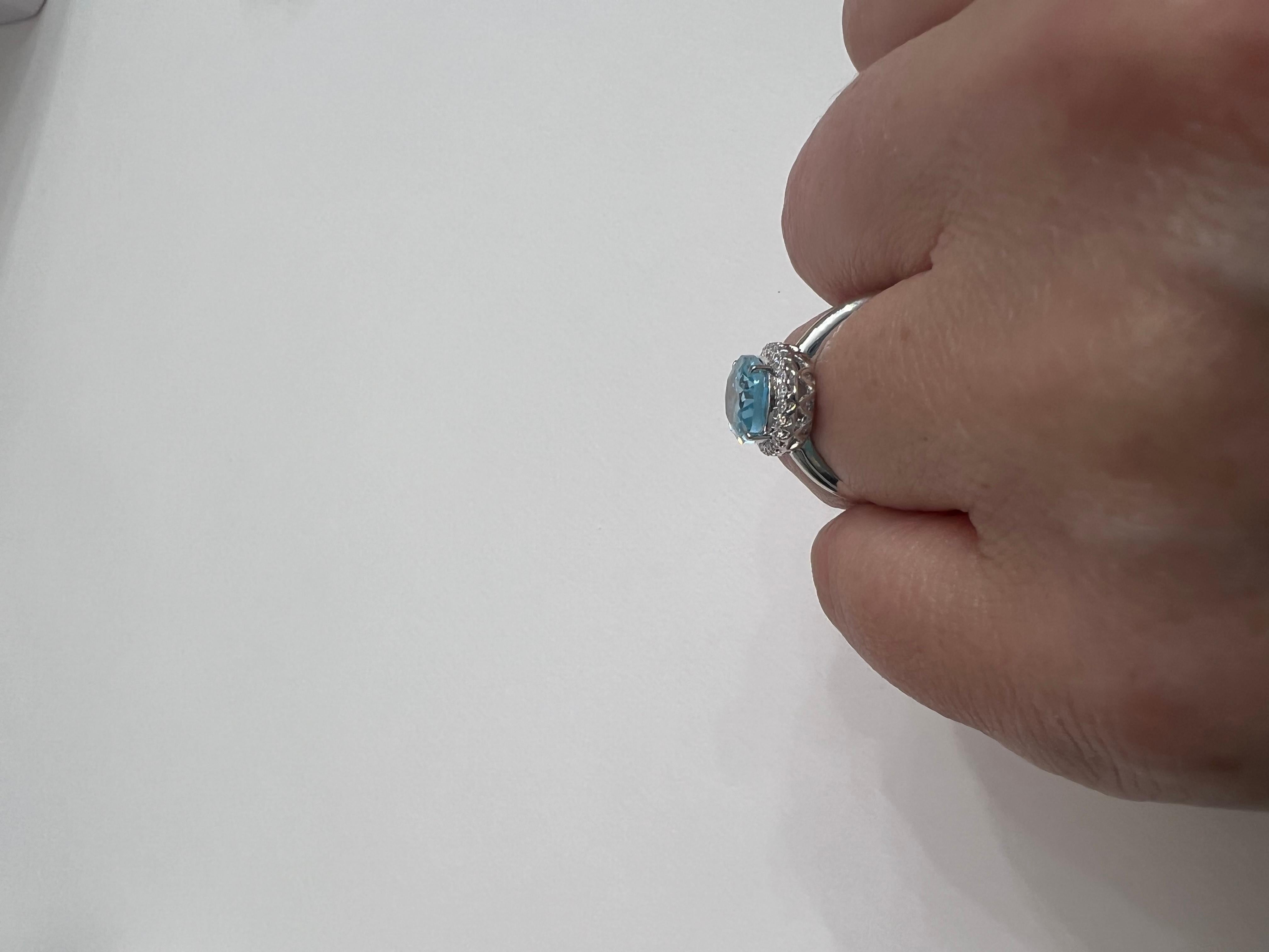 Blauer Topas und Diamant-Halo-Ring, 10k Weißgold 1