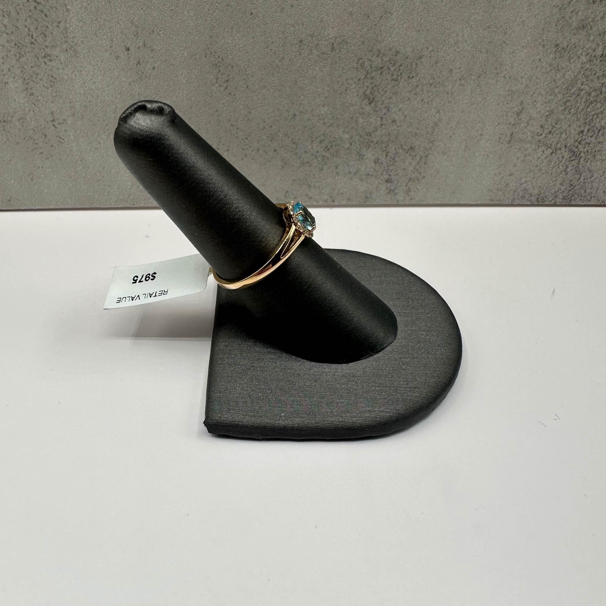 Taille ovale Bague en or jaune 14 carats, topaze bleue de 6 x 4 mm, diamants de 0,09 carat en vente