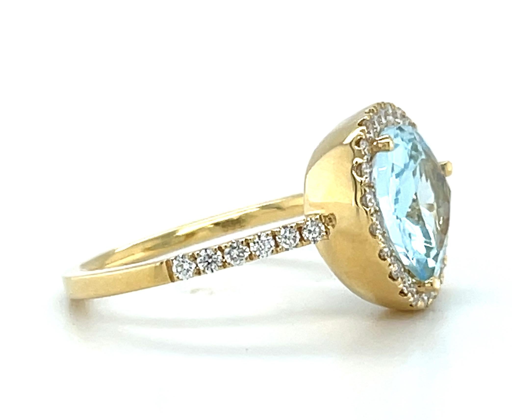 Taille poire Bague en or jaune 18k avec topaze bleue et diamant en vente