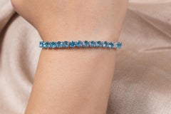 Bracelet tennis en or blanc massif 18 carats avec topaze bleue scintillante et diamants