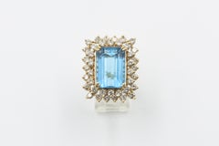 Bague cocktail en or jaune, topaze bleue et diamant