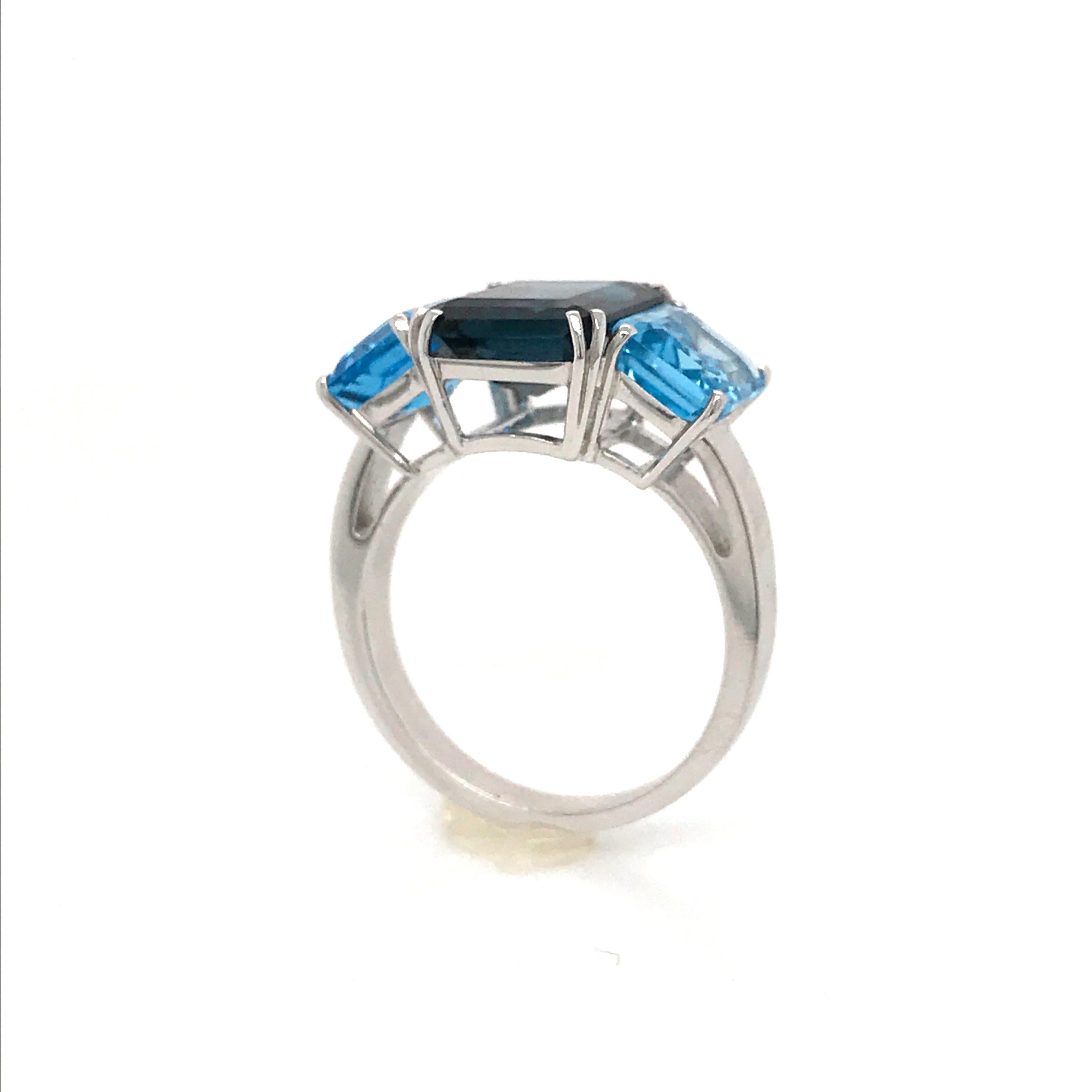 Blue Topaz and London Topaz on White Gold 18 Karat Fashion Ring In New Condition In Vannes, FR