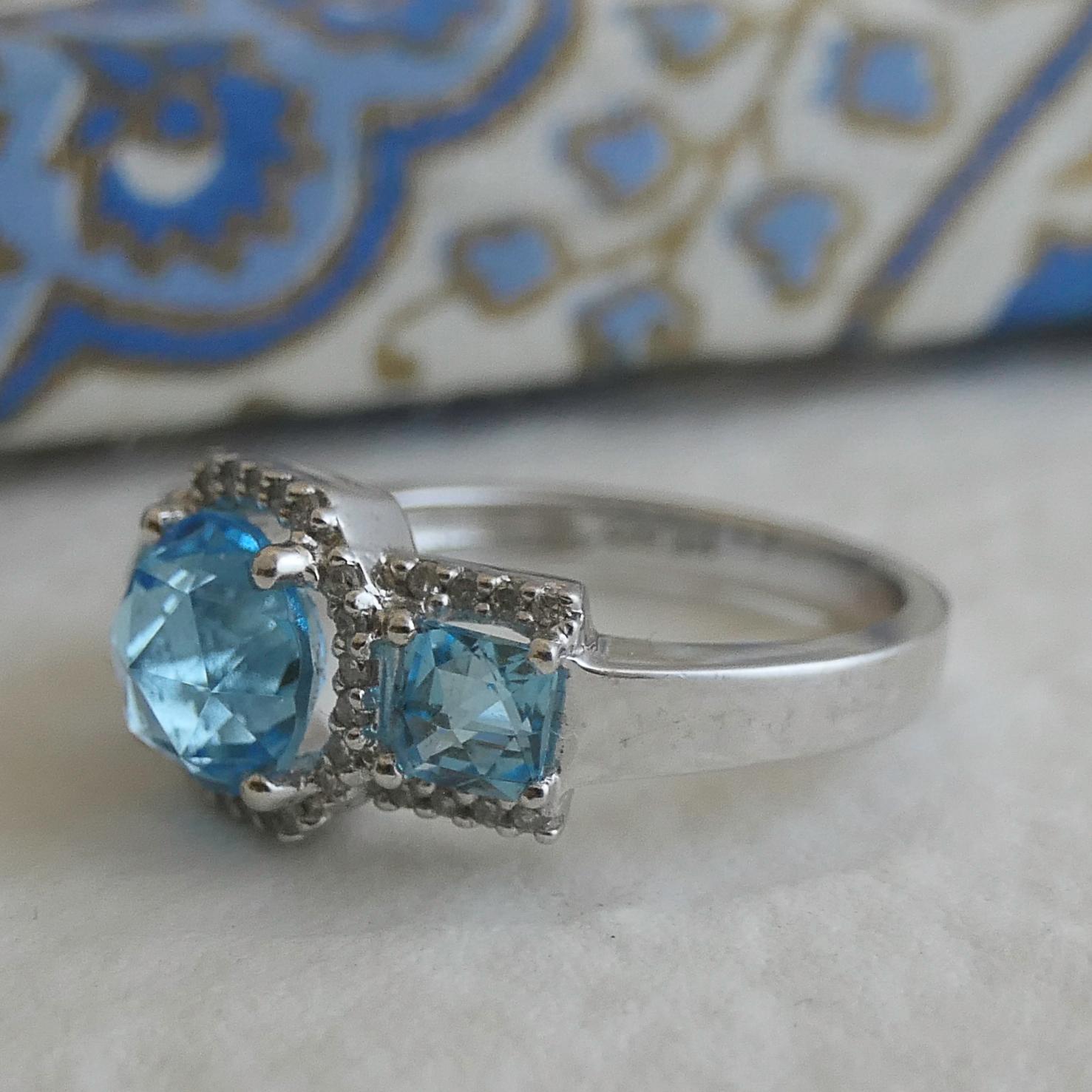 Ring aus 14 Karat Weißgold mit blauem Topas und natürlichem Diamant Größe 7 Damen im Angebot