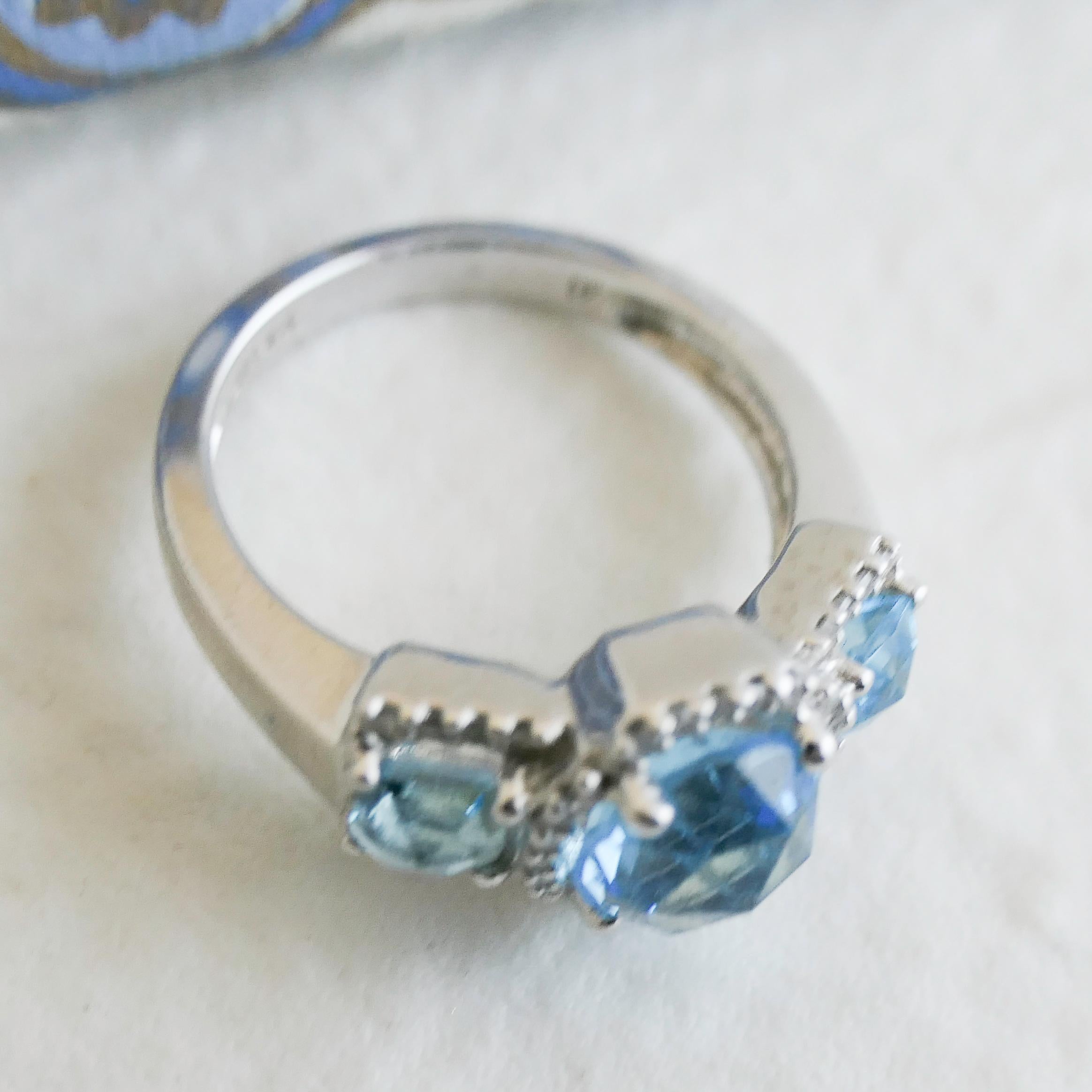 Ring aus 14 Karat Weißgold mit blauem Topas und natürlichem Diamant Größe 7 im Angebot 3