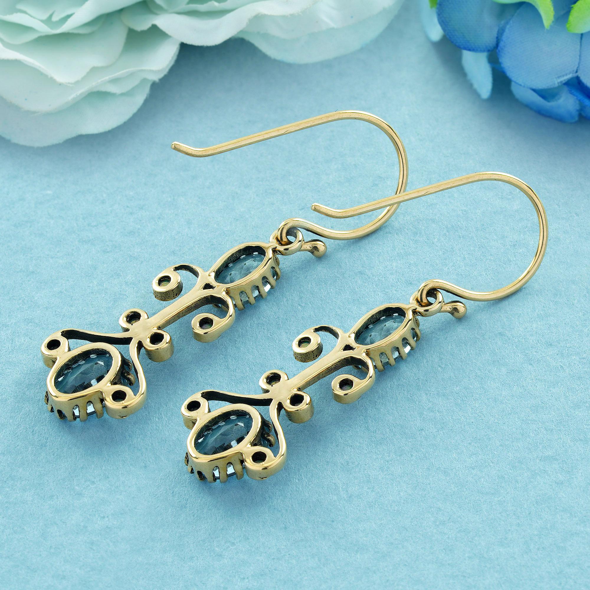 Taglio ovale Orecchini pendenti in stile vittoriano in oro massiccio 9K con topazio blu e opale in vendita