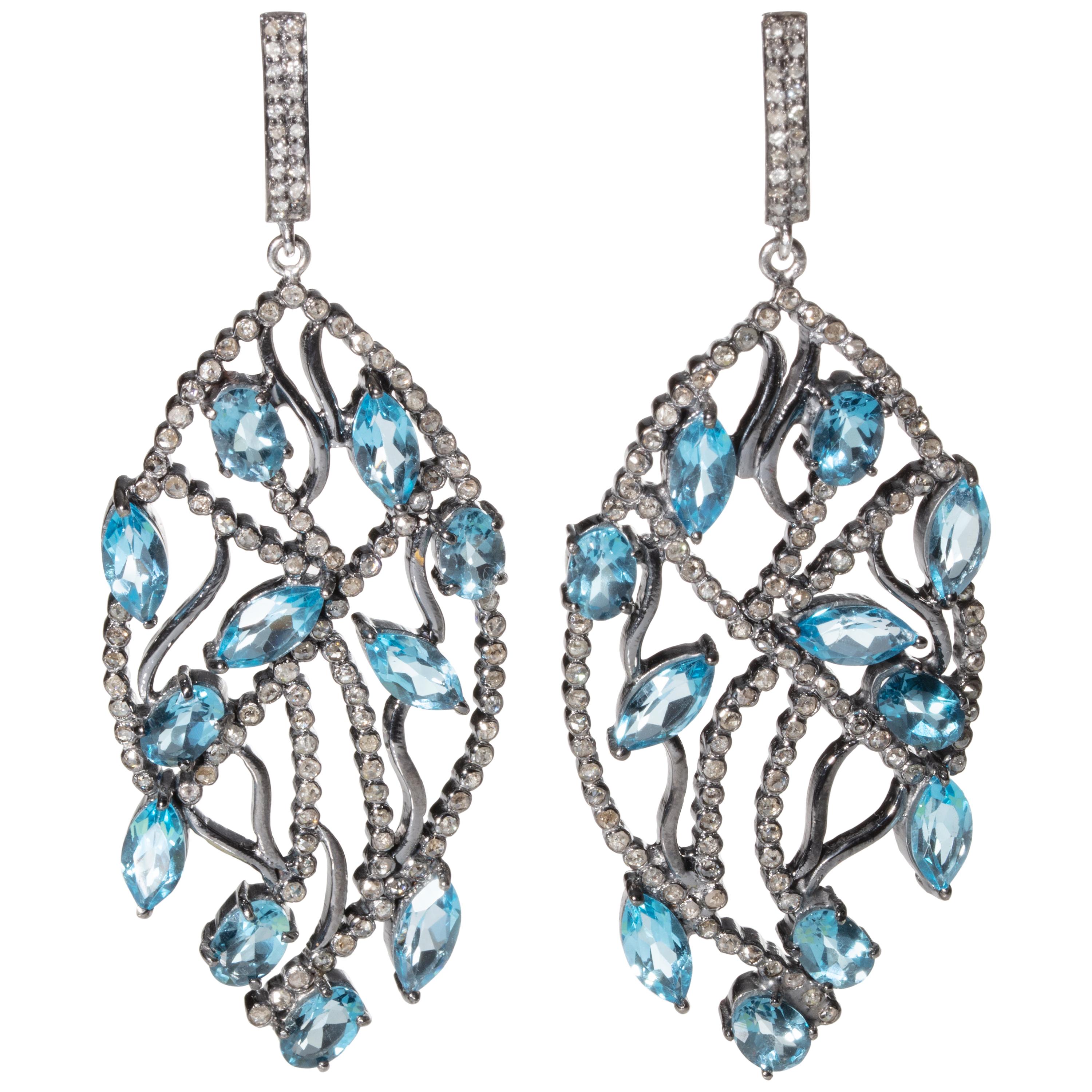 Pendants d'oreilles chandelier en topaze bleue et diamants pavés