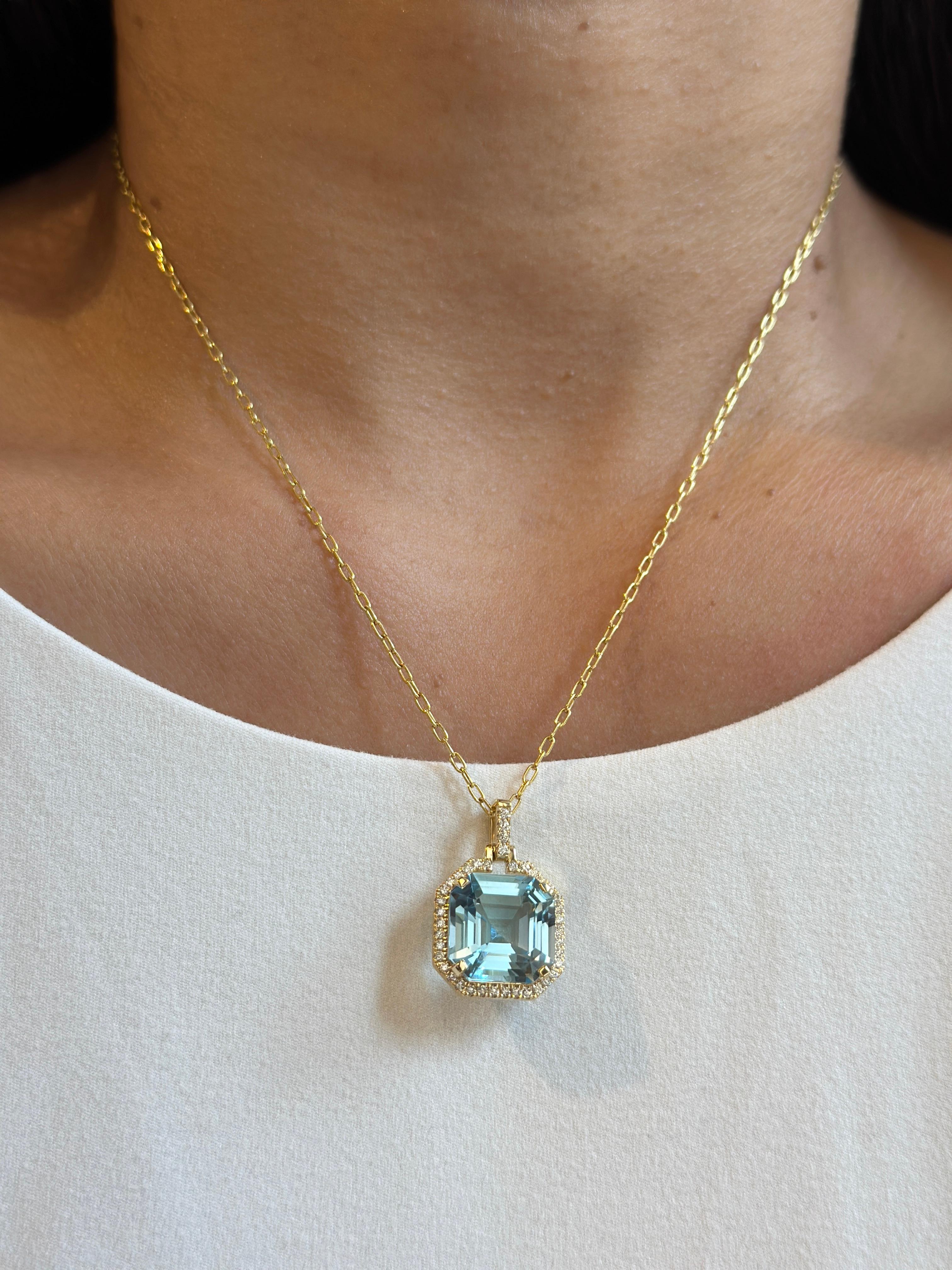 Pendentif en or jaune 18K avec topaze bleue taillée à l'emporte-pièce et diamants Pour femmes en vente
