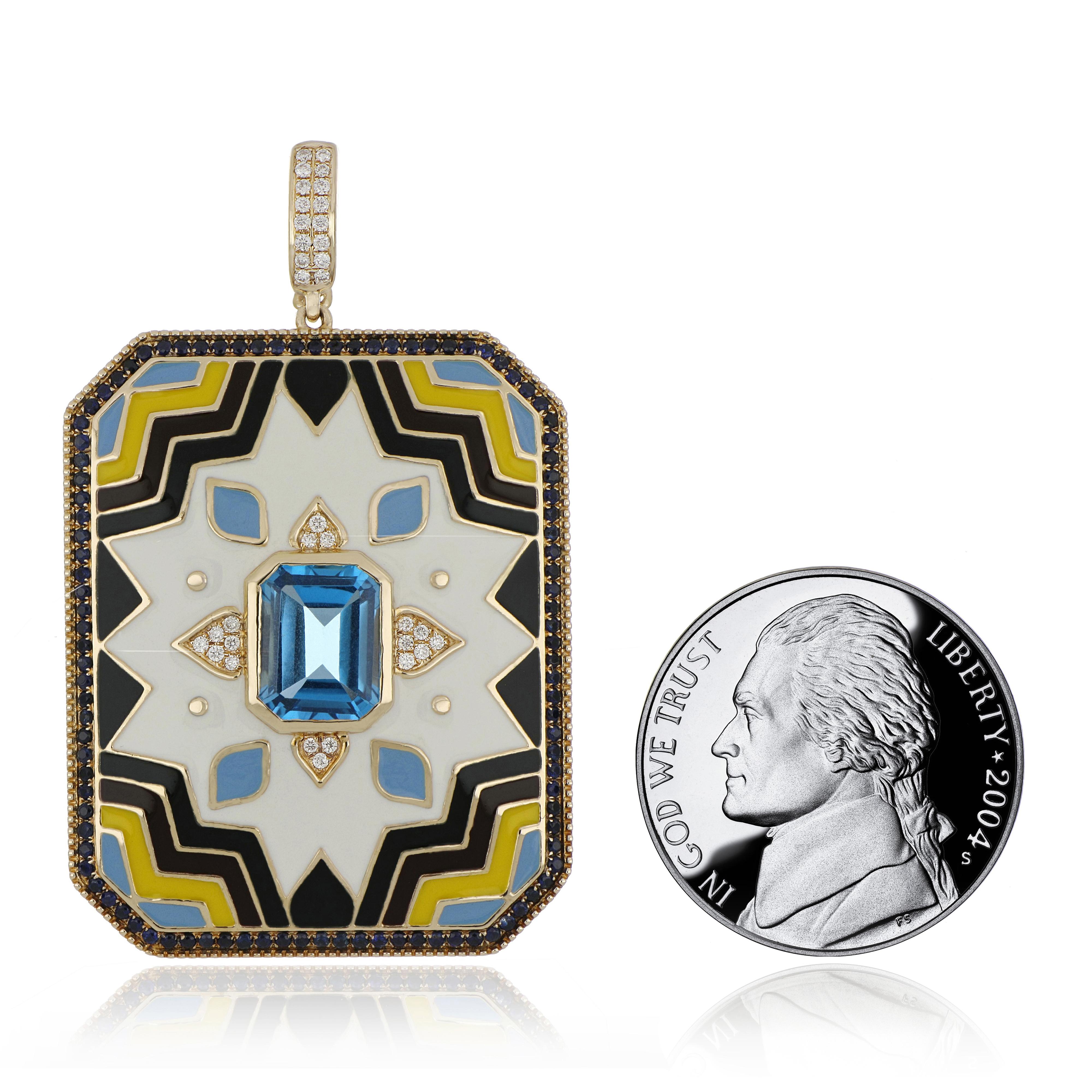Élégant et exquis pendentif Cocktail en émail 14 K, serti au centre de 2,55 Cts. Topaze bleue suisse de taille octogonale, rehaussée de diamants, pesant approximativement 0,1 ct et entourée de 0,46 ct de saphir bleu magnifiquement travaillé à la