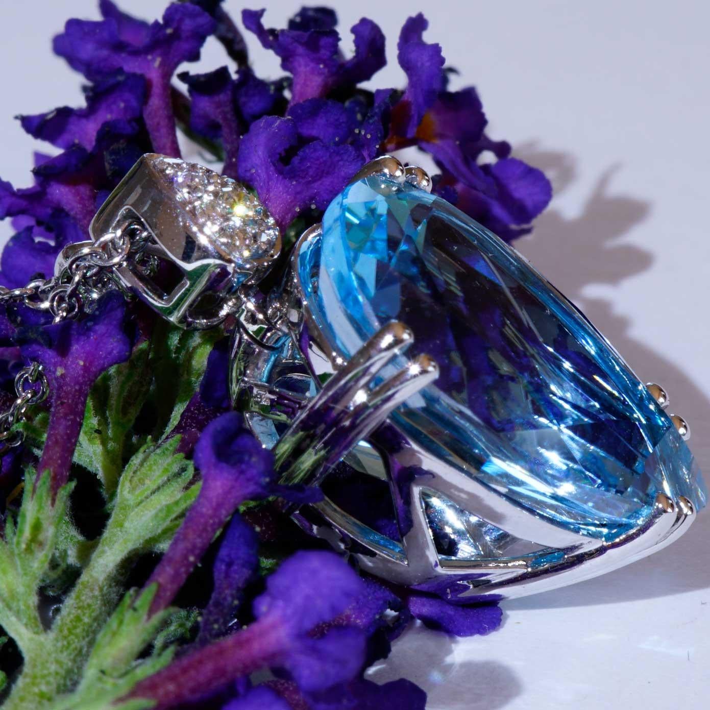 Blue Topaz Brilliant Pendant 750 White Gold 14 ct 0.11 ct Aqua Water Brilliance For Sale 6