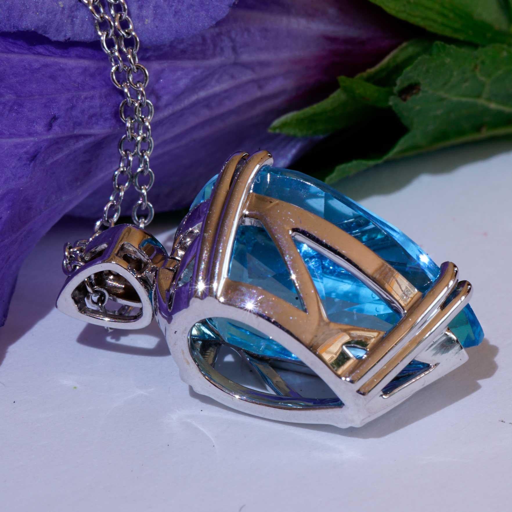Blue Topaz Brilliant Pendant 750 White Gold 14 ct 0.11 ct Aqua Water Brilliance For Sale 9