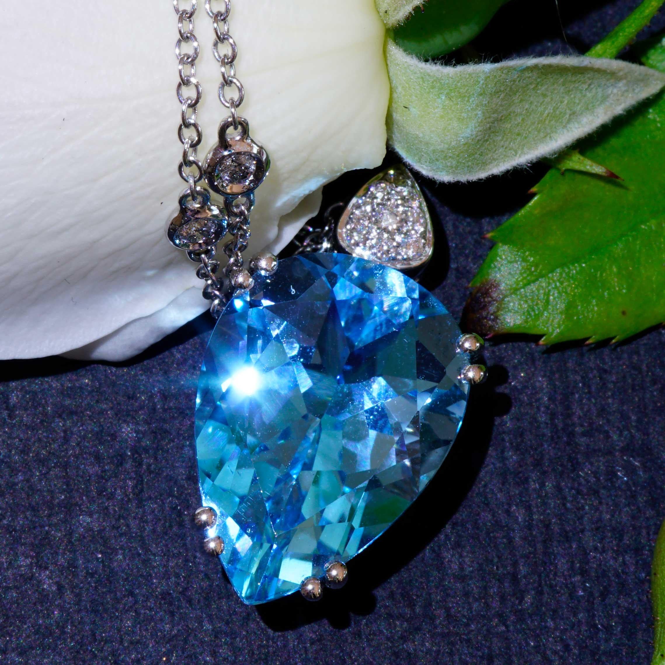 Modern Blue Topaz Brilliant Pendant 750 White Gold 14 ct 0.11 ct Aqua Water Brilliance For Sale