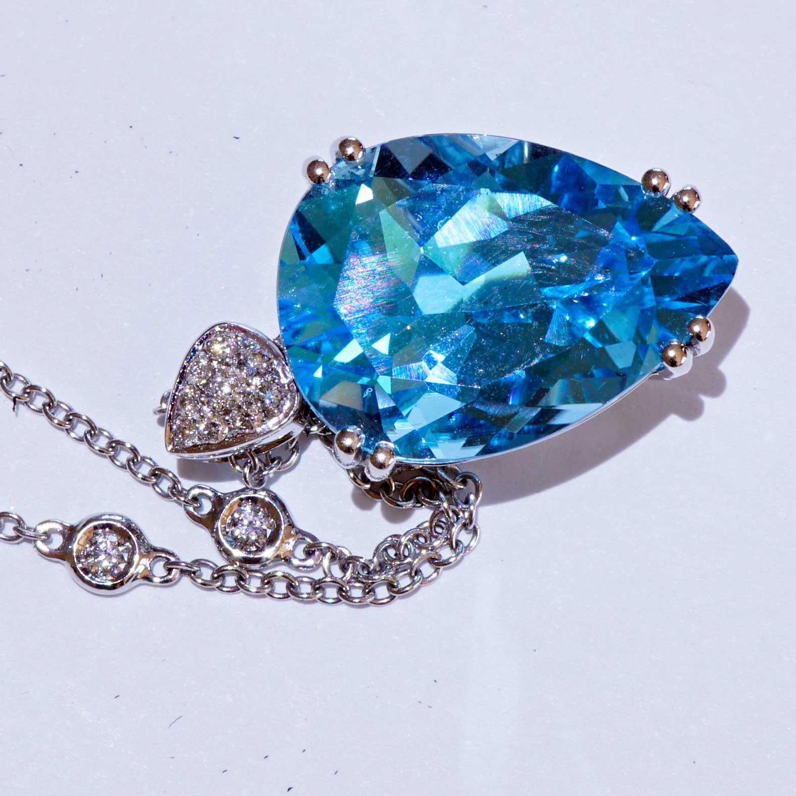 Blue Topaz Brilliant Pendant 750 White Gold 14 ct 0.11 ct Aqua Water Brilliance In New Condition For Sale In Viena, Viena