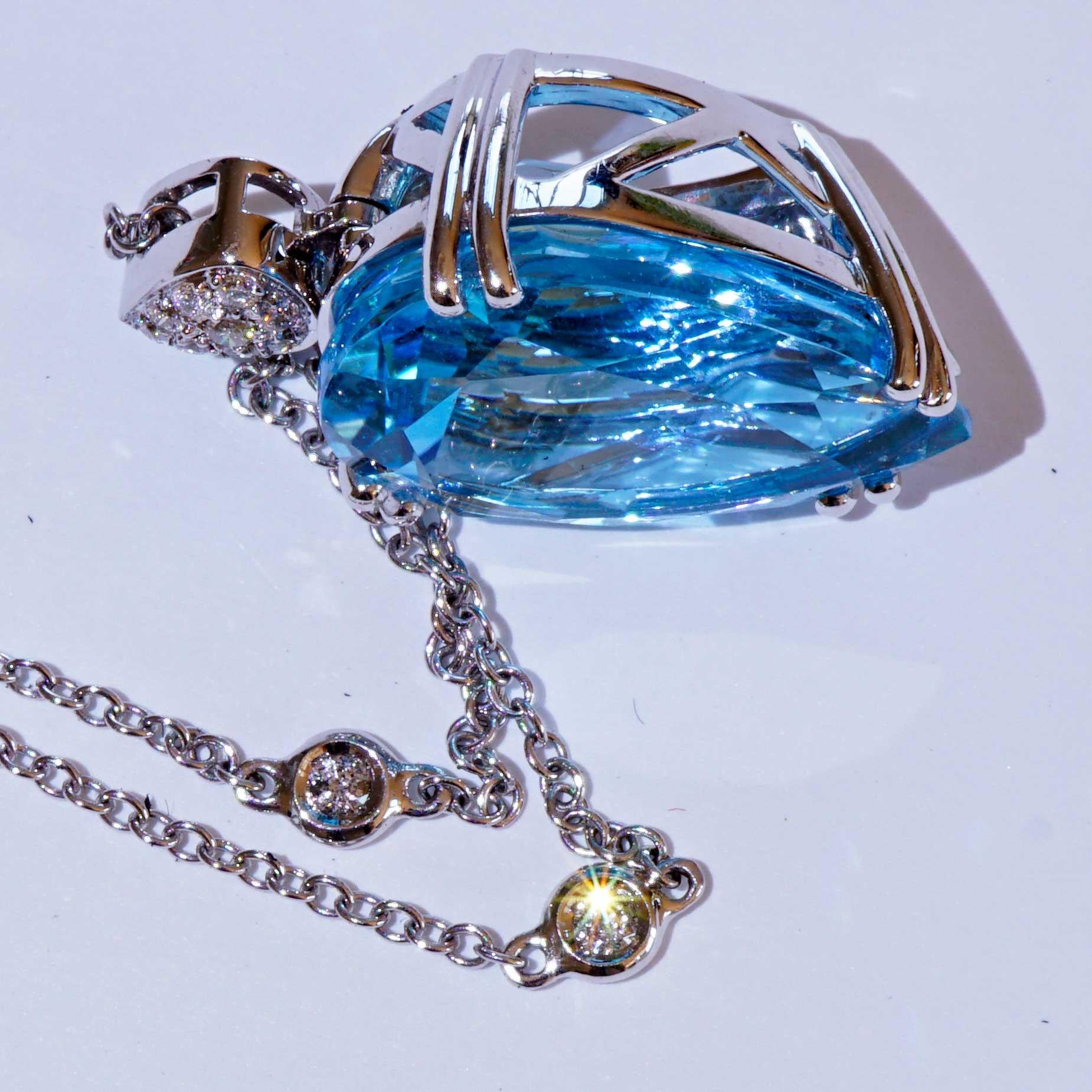 Blue Topaz Brilliant Pendant 750 White Gold 14 ct 0.11 ct Aqua Water Brilliance For Sale 1