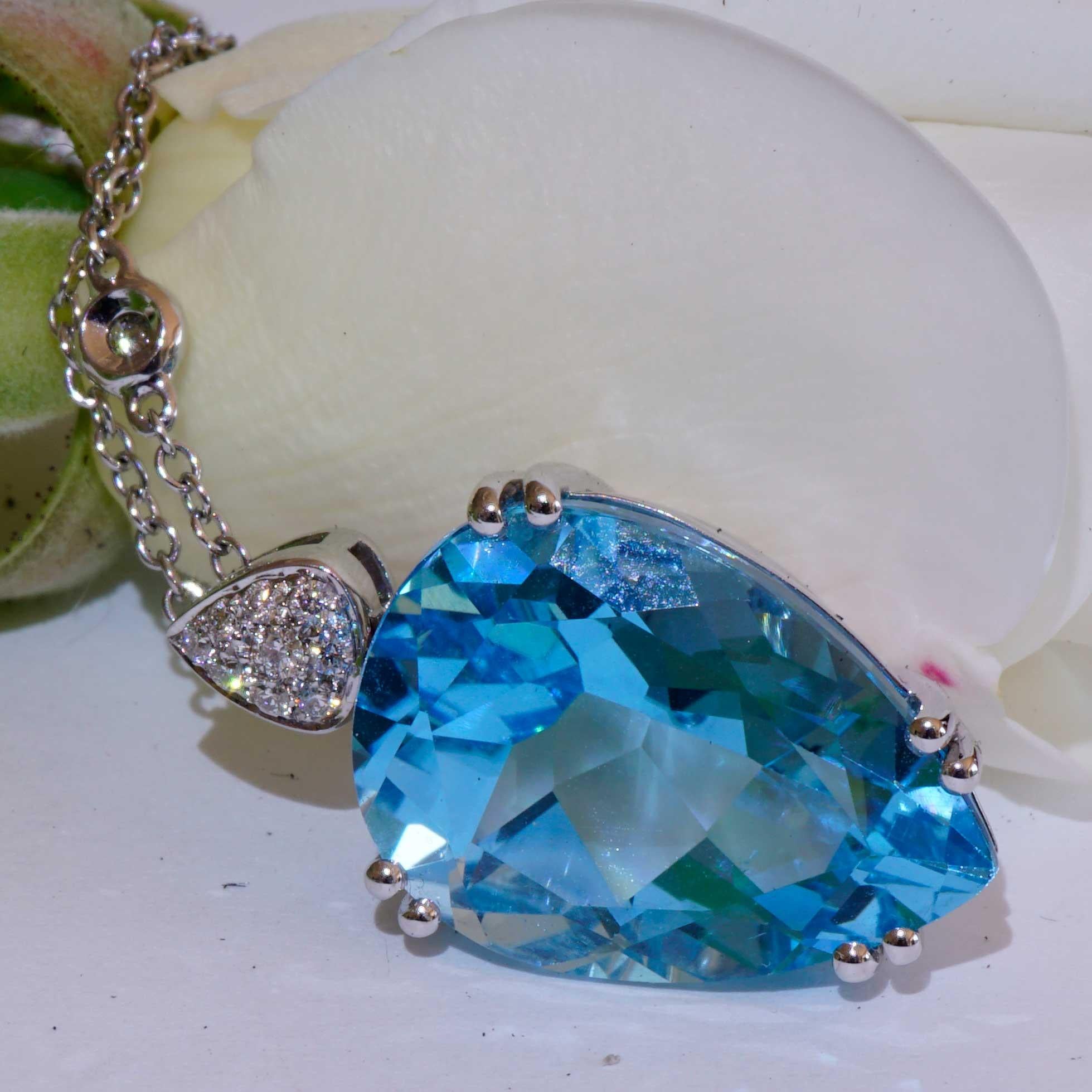 Blue Topaz Brilliant Pendant 750 White Gold 14 ct 0.11 ct Aqua Water Brilliance For Sale 3