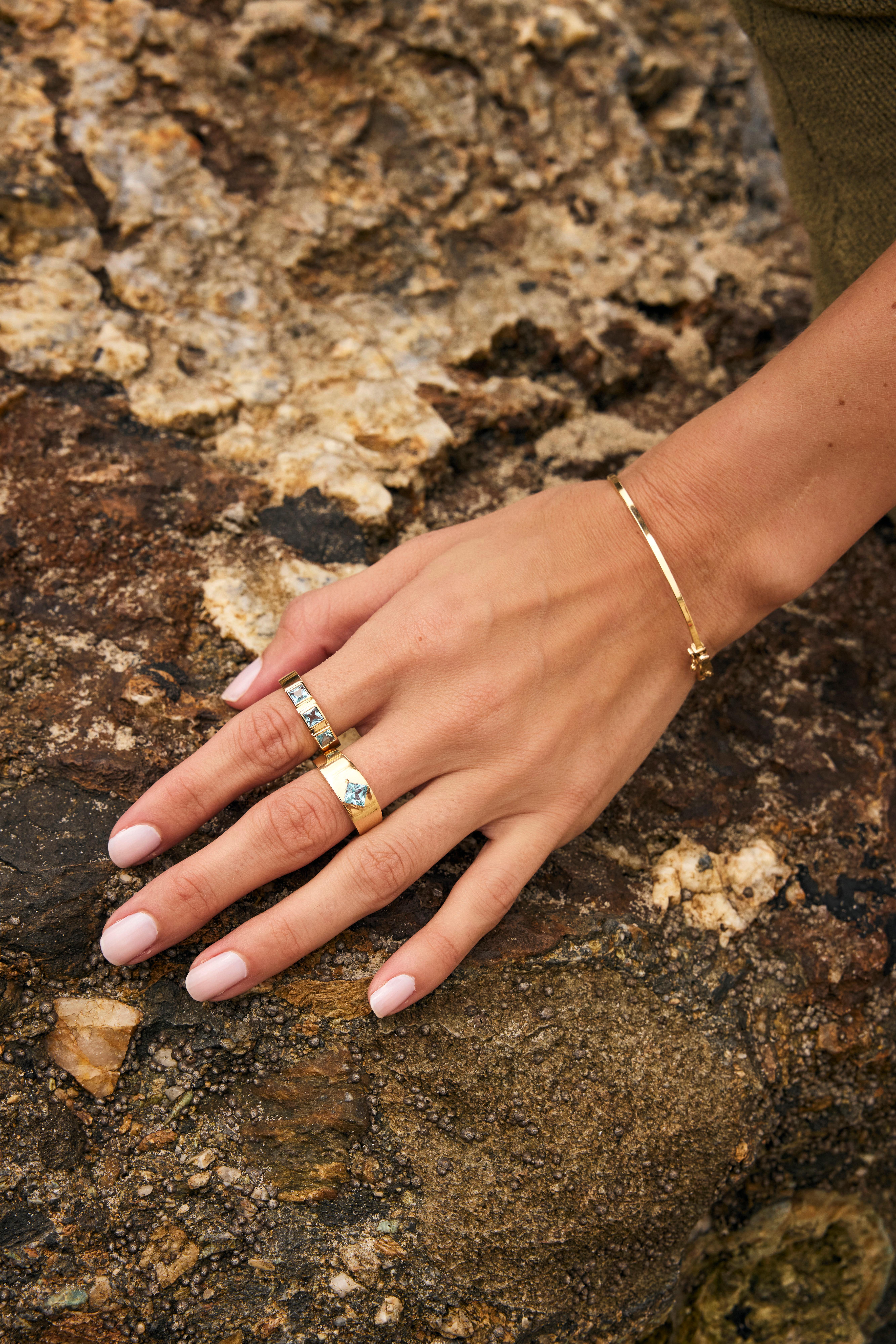 Blauer Topas Zigarrenbandring im Angebot 1