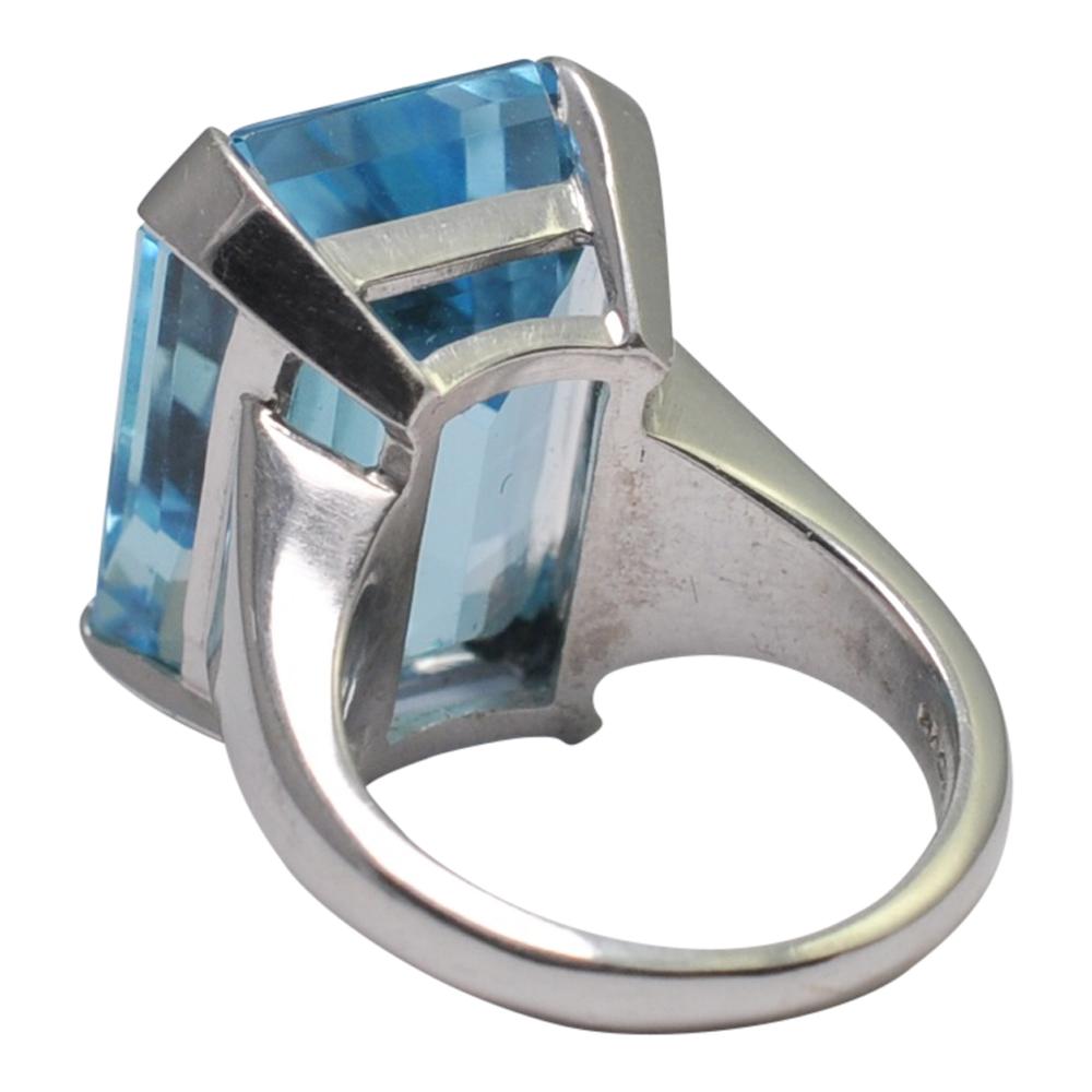 Blue Topaz Cocktail Gold Ring For Sale 1
