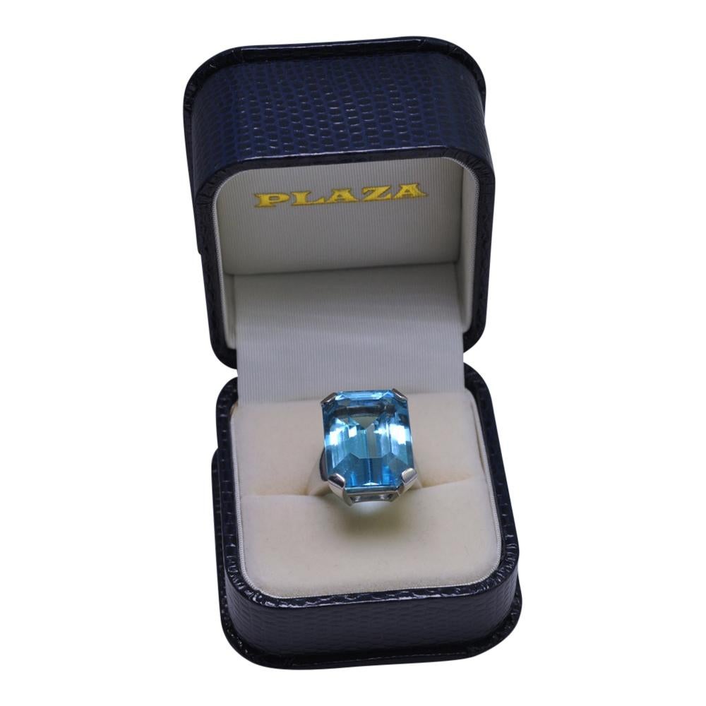 Blue Topaz Cocktail Gold Ring For Sale 2