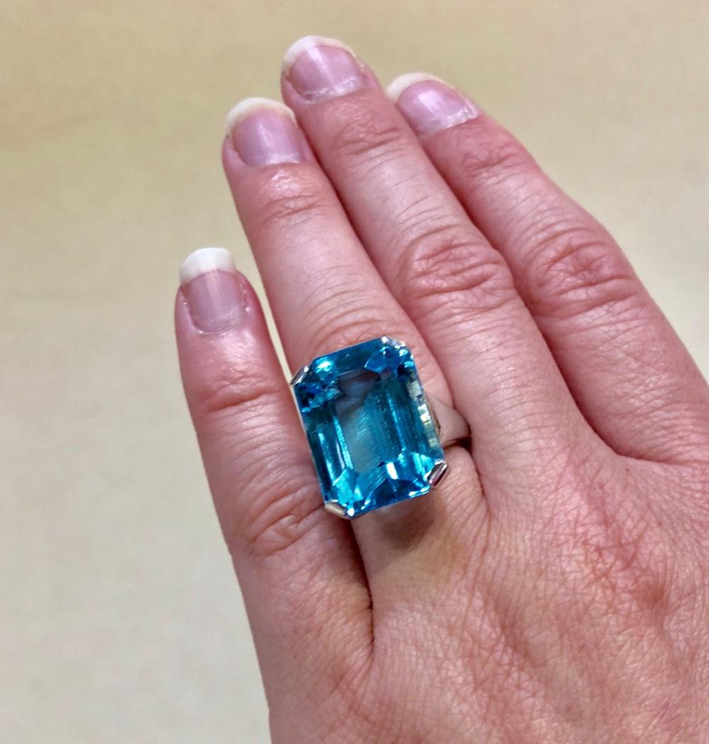 Blue Topaz Cocktail Gold Ring For Sale 3