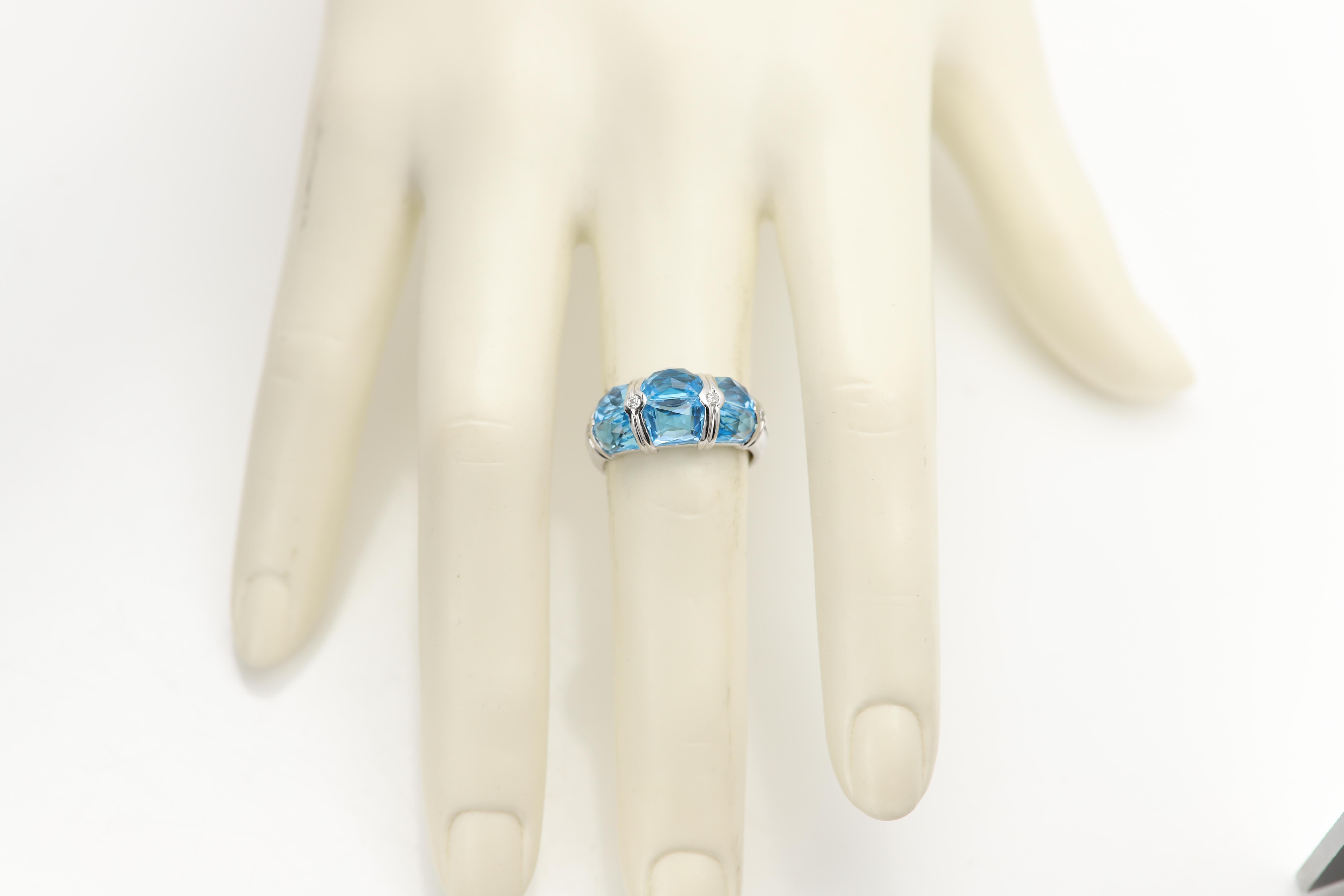 Bague de fiançailles en or blanc 18 carats avec grappe de diamants en vente 6