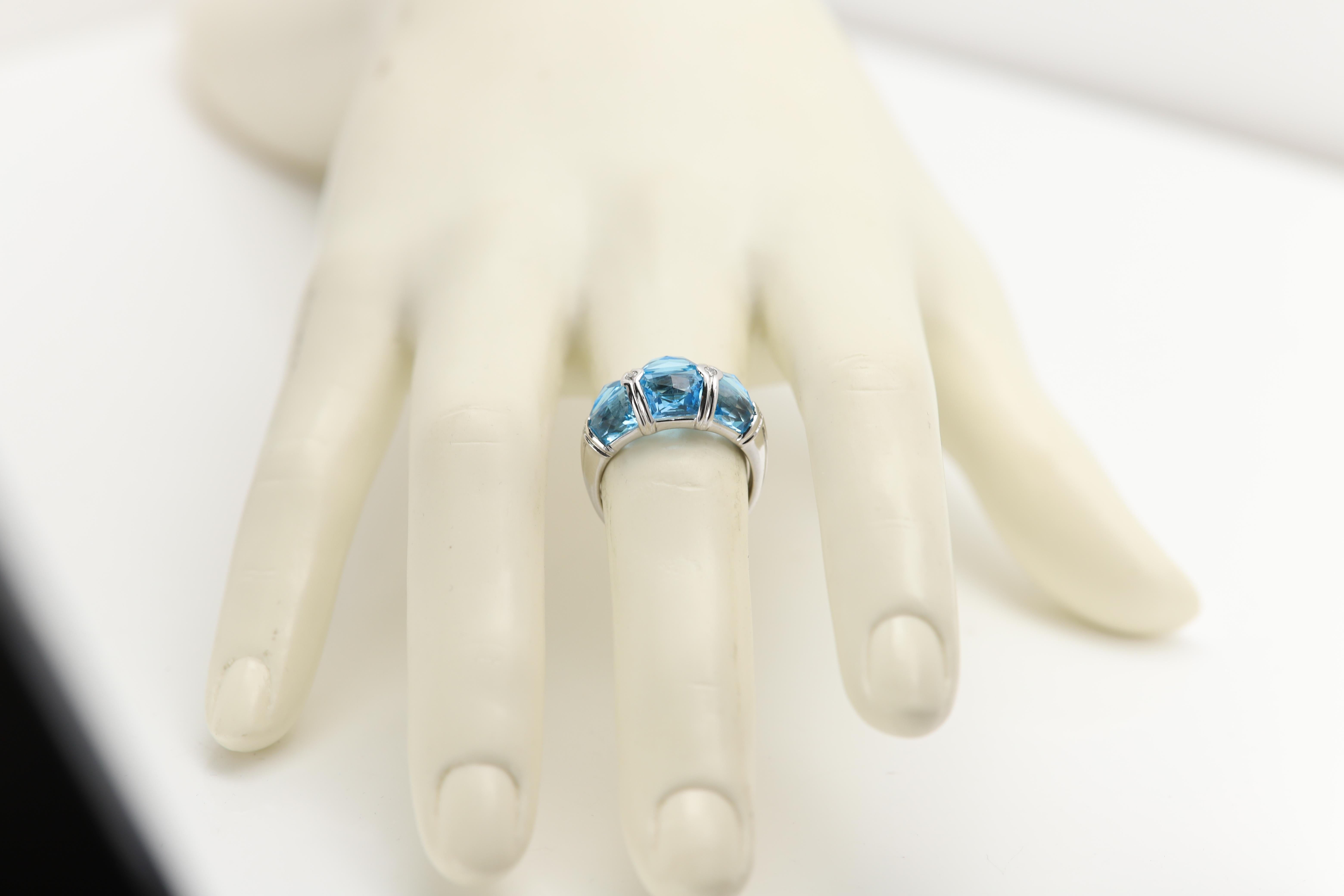 Bague de fiançailles en or blanc 18 carats avec grappe de diamants en vente 7