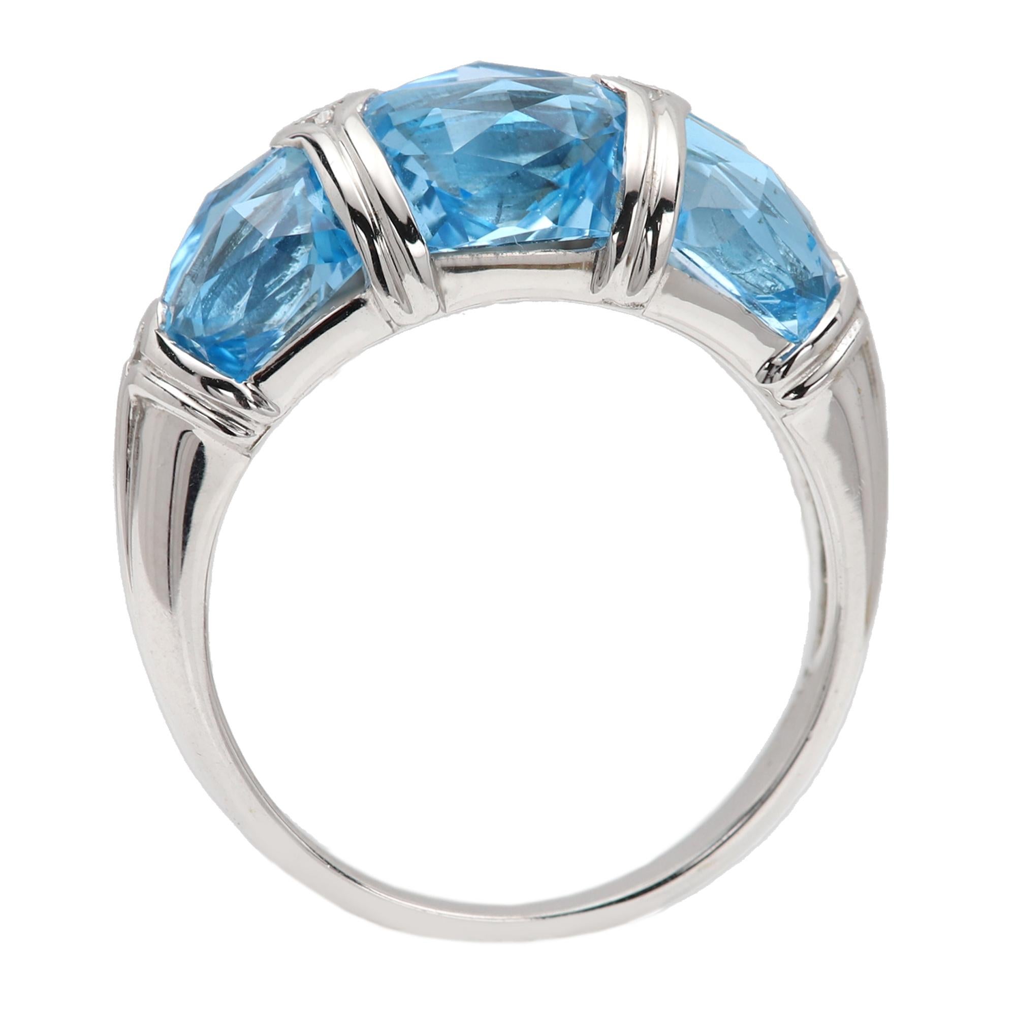 Bague de fiançailles en or blanc 18 carats avec grappe de diamants Neuf - En vente à Brooklyn, NY