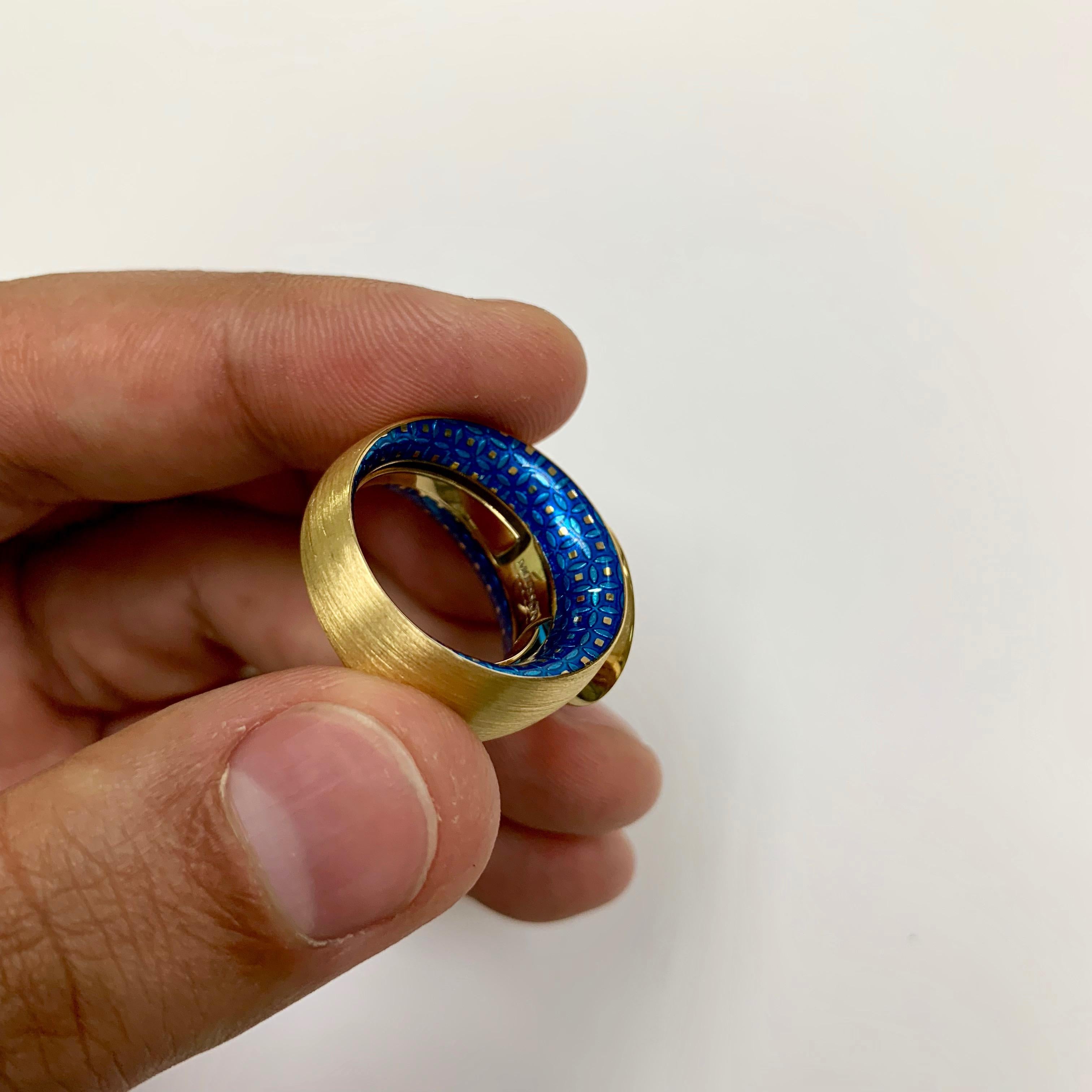 Women's or Men's Blue Topaz Colored Enamel 18 Karat Yellow Gold Kaleidoscope Ring For Sale